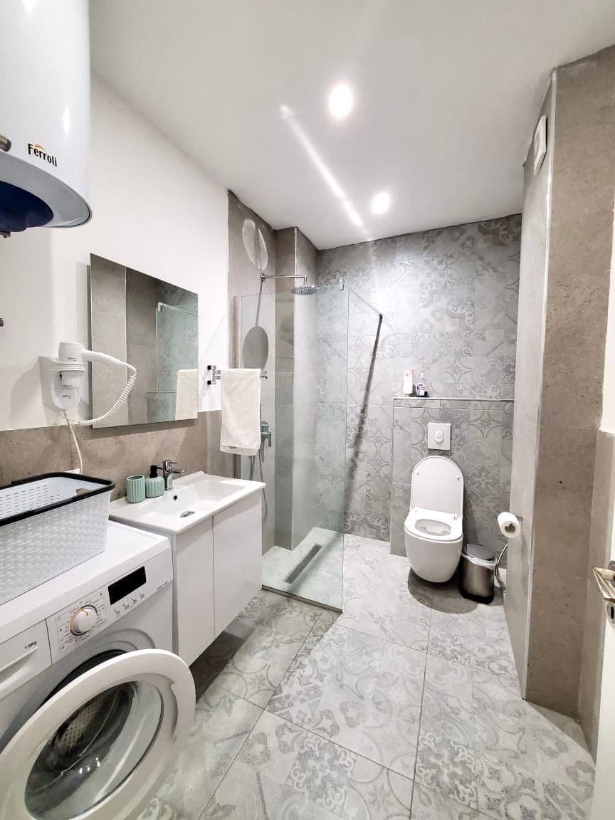 JEPET ME QERA APARTAMENT 2+1, PRANE HOTEL DOLCE VITA, DURRES. 4