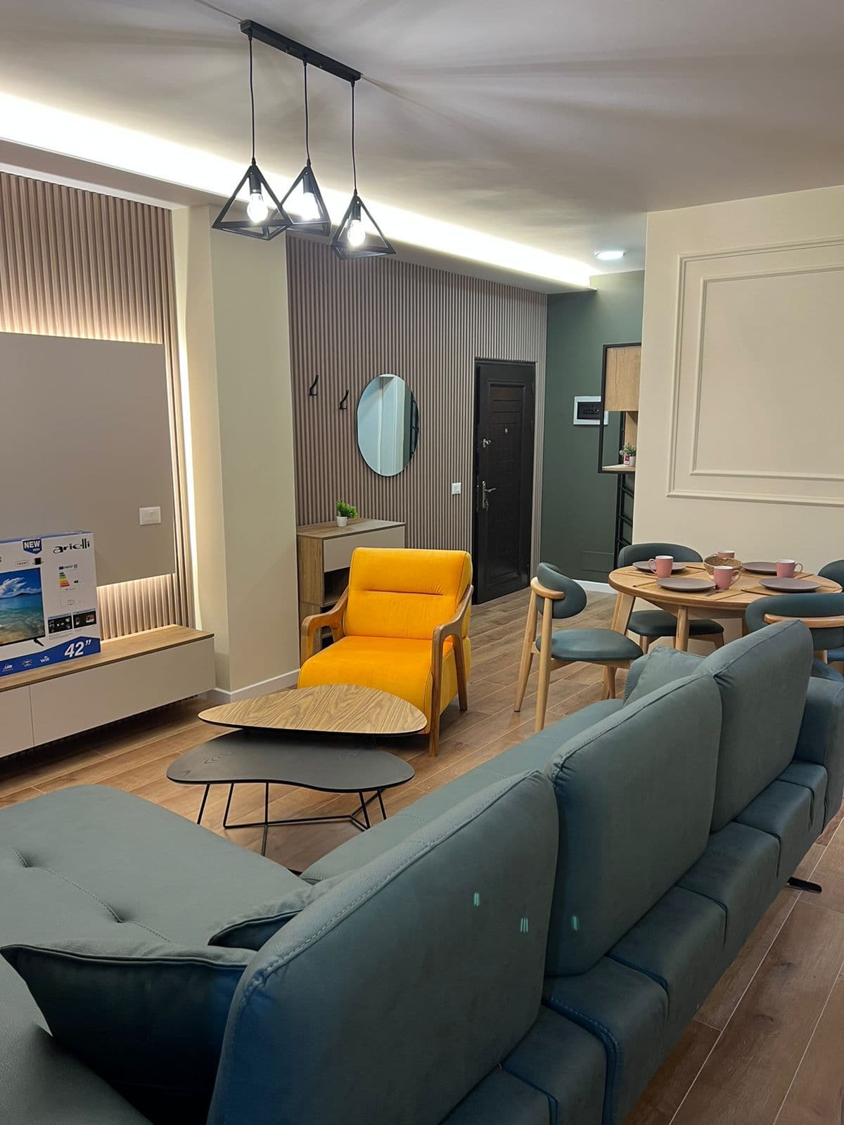 SHITET APARTAMENT 2+1 MUZEU DESHMOR DURRES 4