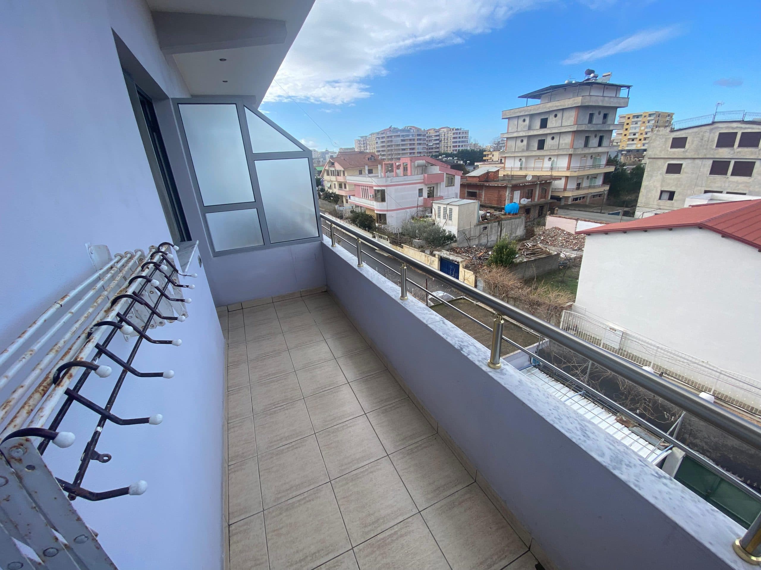 JEPET ME QERA GARZONIERE, PLAZH, DURRES.