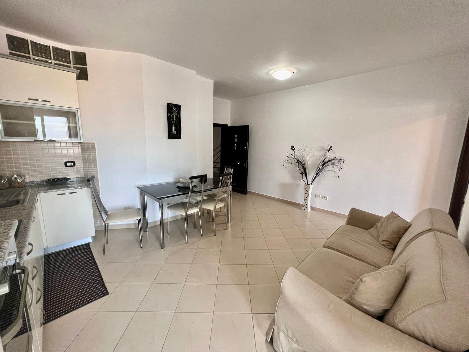 SHITET APARTAMENT 1+1 PRANE KAZAZIT, DURRES. 3