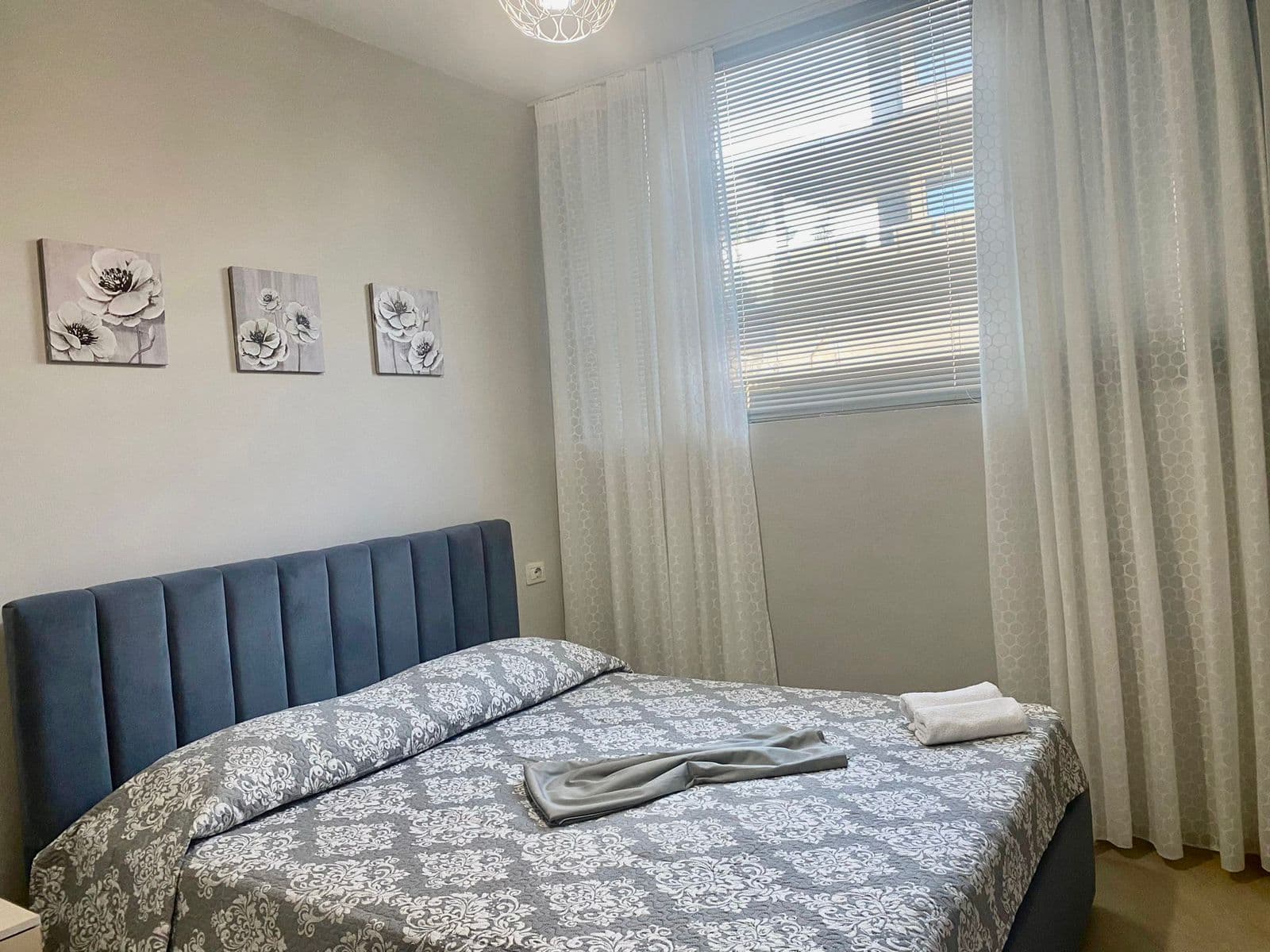 JEPET ME QERA APARTAMENT 1+1 ME PAMJE NGA DETI ,PRANE HOTEL EDART, DURRES. 4