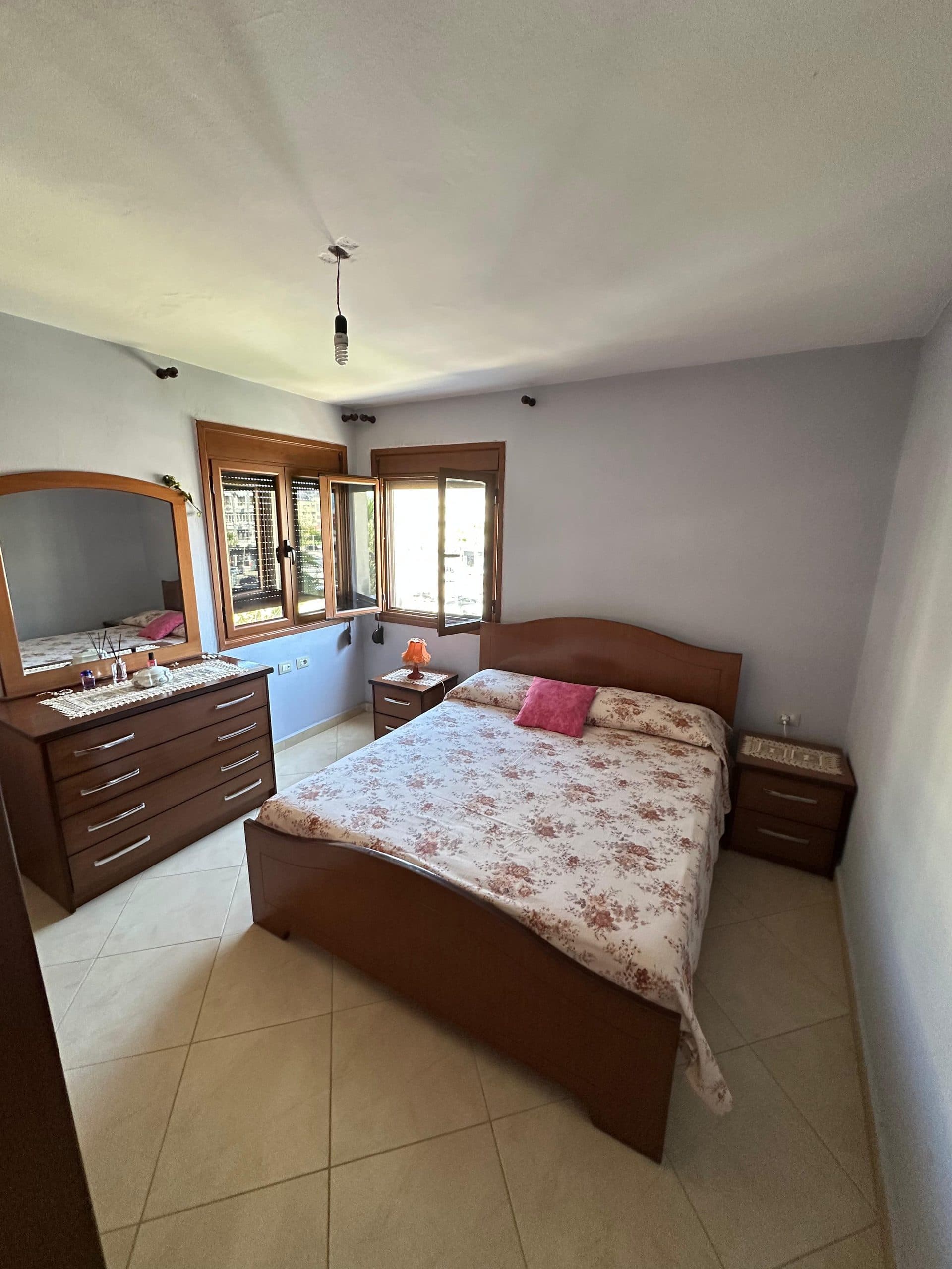 JEPET ME QERA APARTAMENT 2+1, STACIONI I TRENIT, DURRES. 4