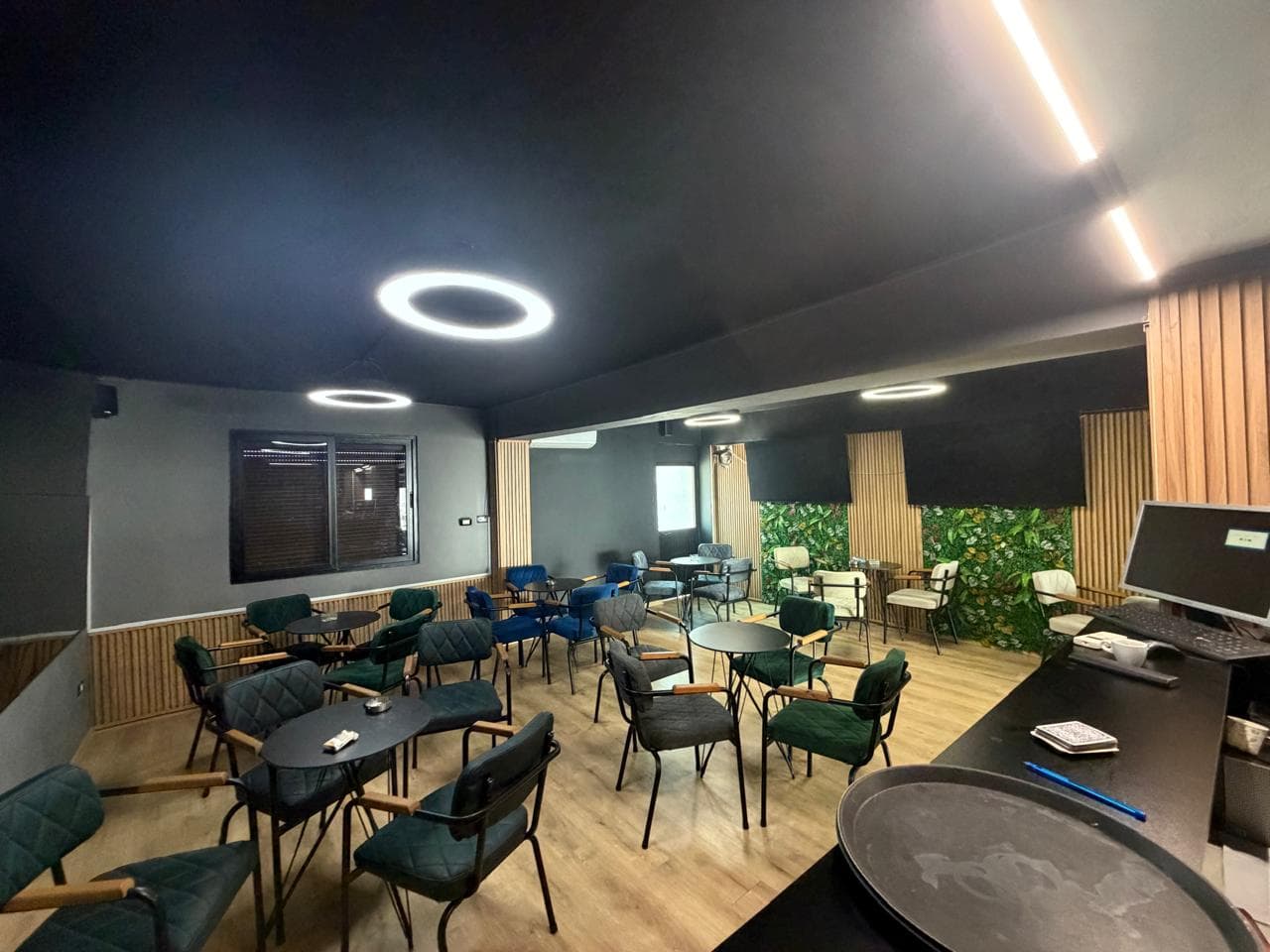 JEPET ME QERA AMBIENT BIZNESI PRANE FLAGSHIP CENTER,DURRES 3