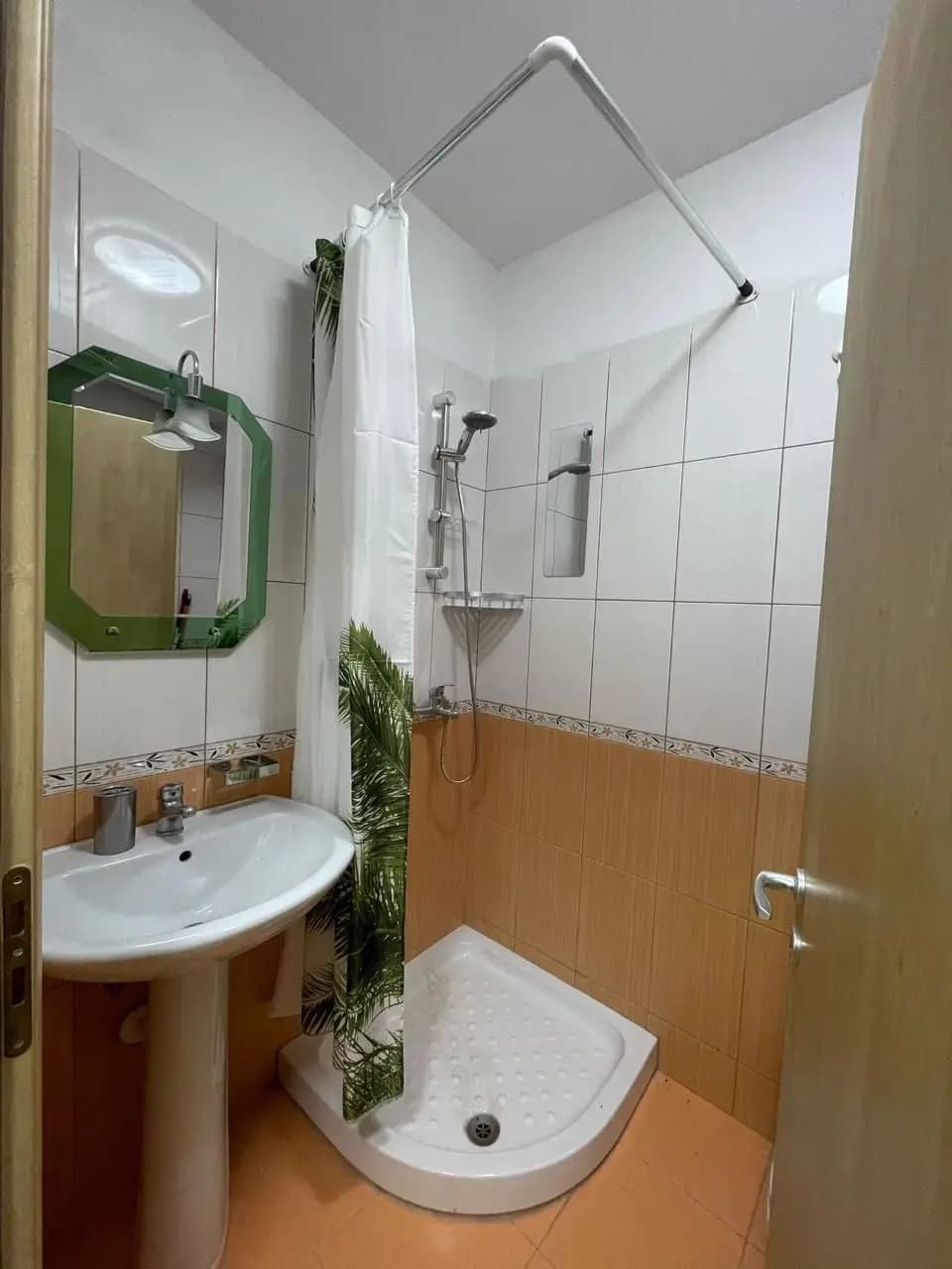 JEPET ME QERA APARTAMENT 2+1 VOLLGA DURRES 3