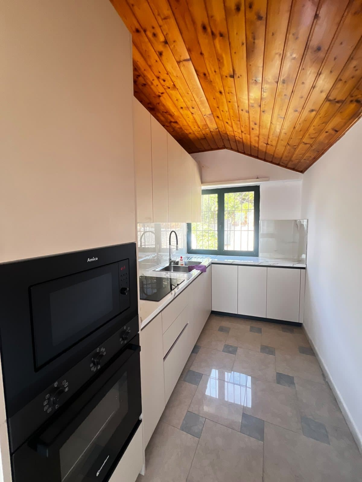 JEPET ME QERA APARTAMENT 2+1 PRANE AMFITEATRIT, DURRES 3