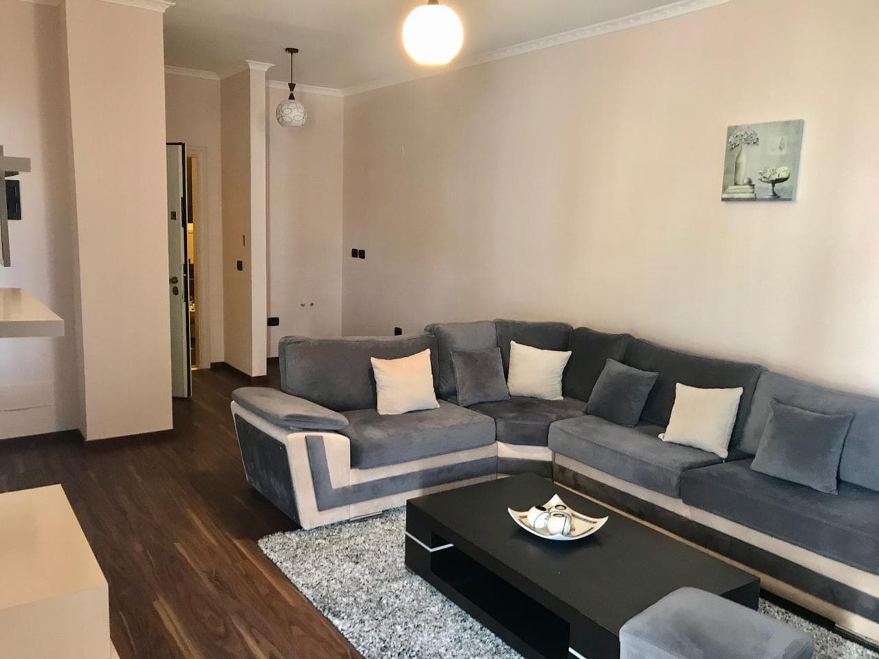 SHITET APARTAMENTI 1+1 PRANE RESTORANT DELUX, PLAZH, DURRES.