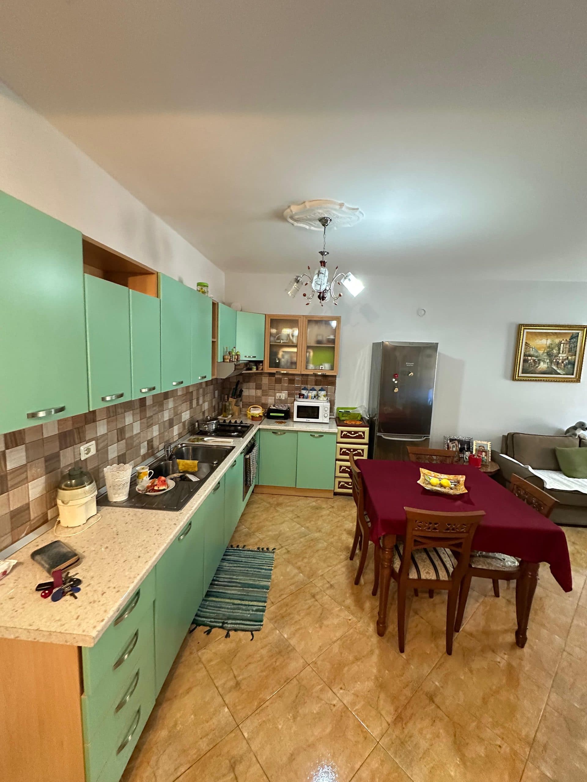 SHITET APARTAMENT 1+1+GARAZH, PRANE SHKOLLES EFTALI KOCI. 2