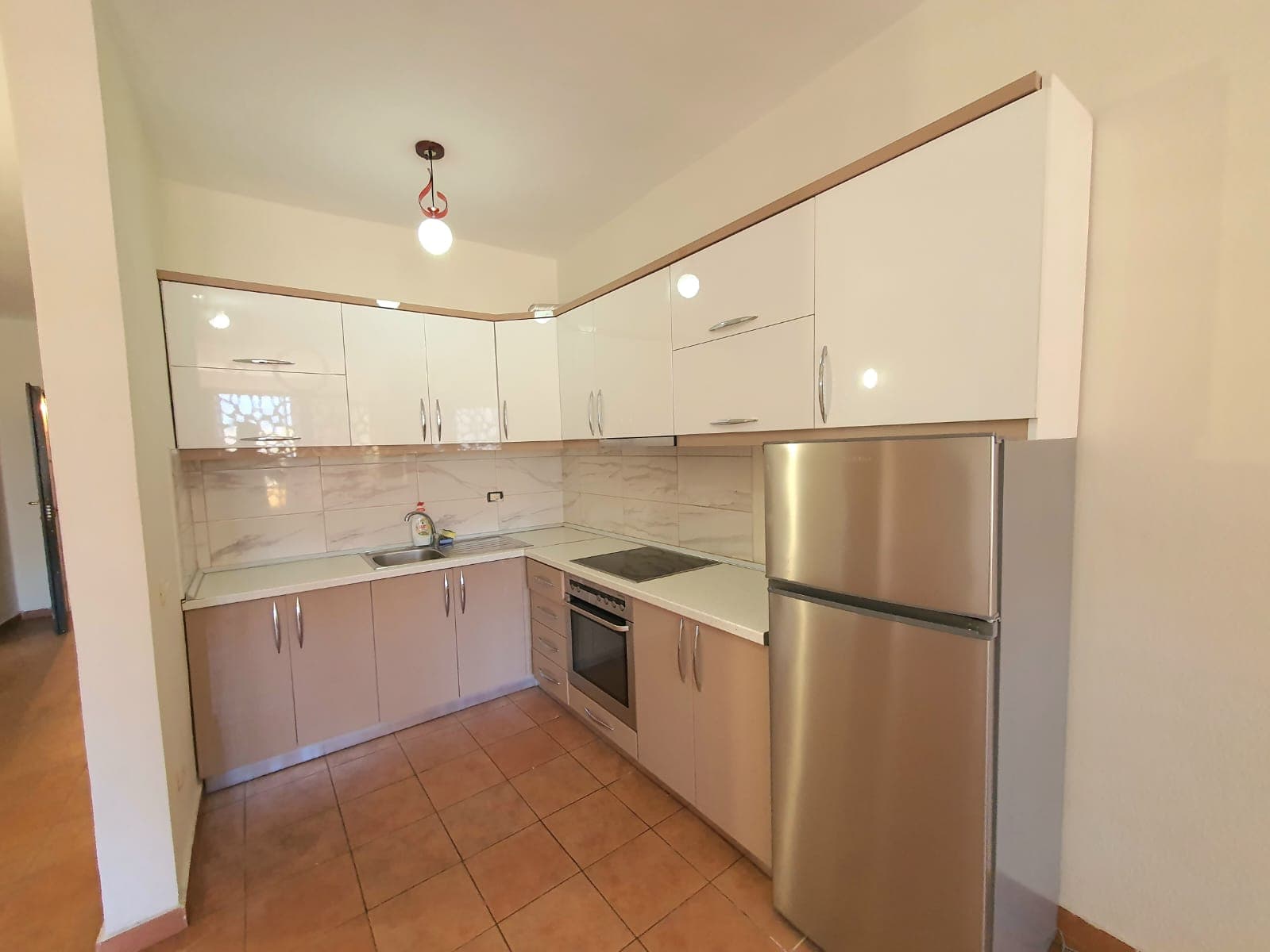 SHITET APARTAMENT 1+1 PRANE SHKOLLES BAJRAM CURRI PLAZH, DURRES. 4