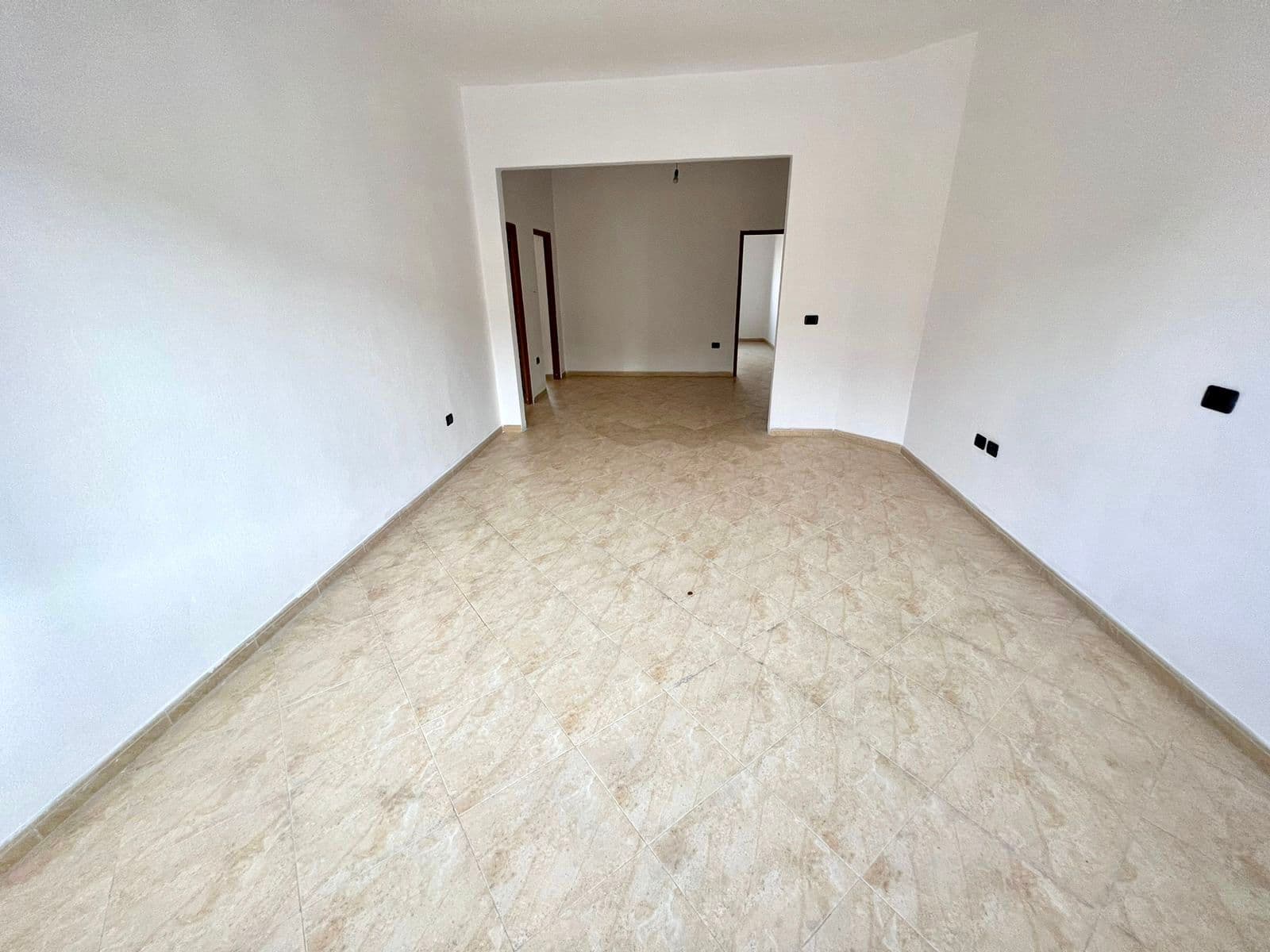 SHITET APARTAMENT 3+1 PRANE ISH RAJONIT , DURRES. 3