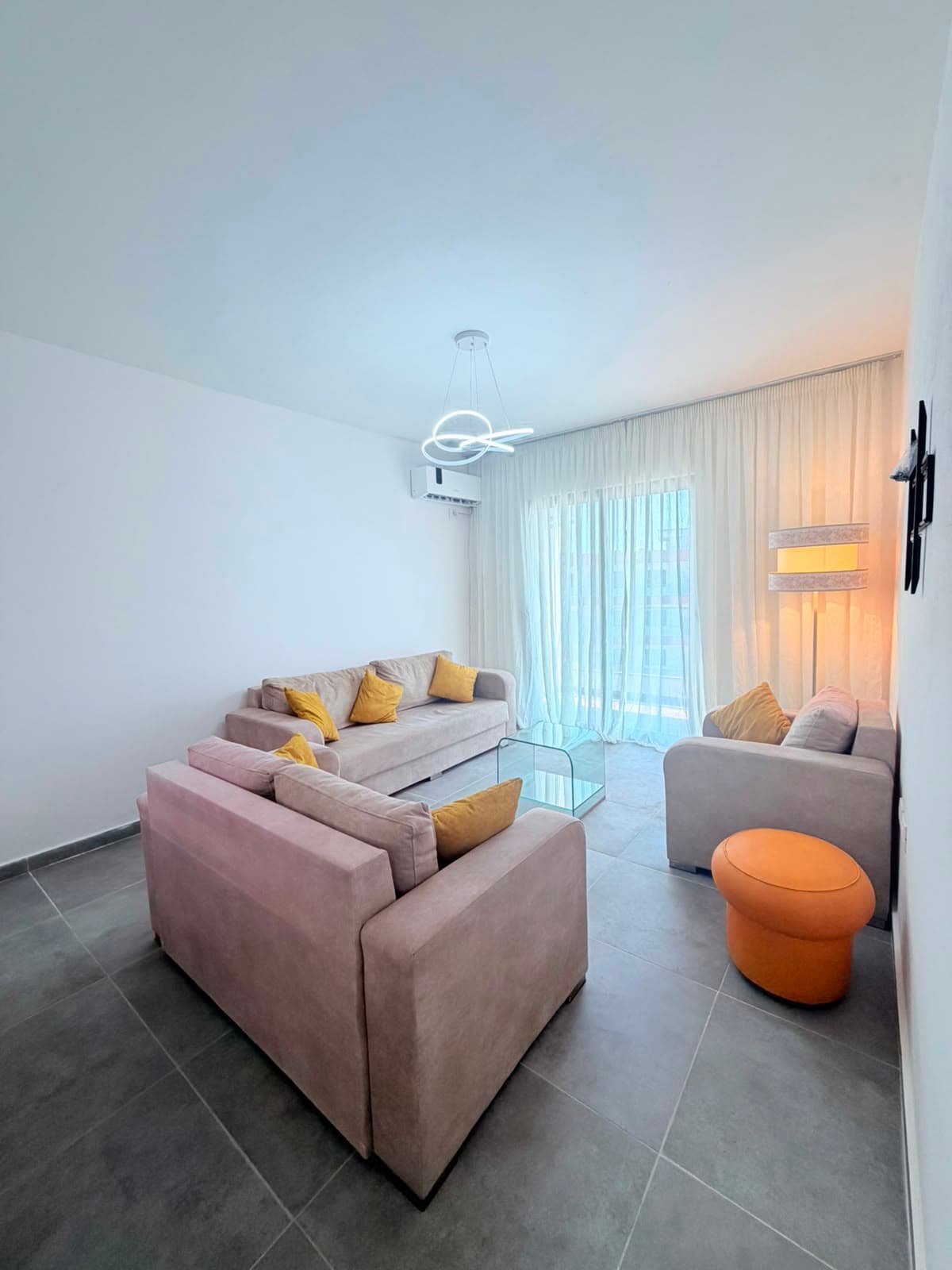 JEPET ME QERA APARTAMENT 1+1 NE KOMPLEKSIN EON, GOLEM