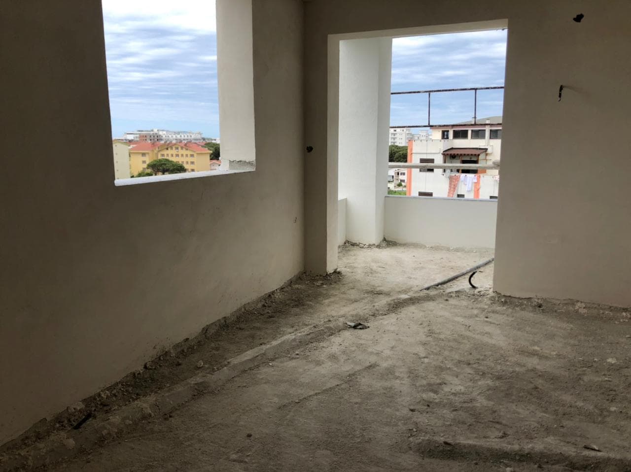 SHITEN APARTAMENTE 1+1 PRANE PISHAVE TE BUTA,DURRES. 3