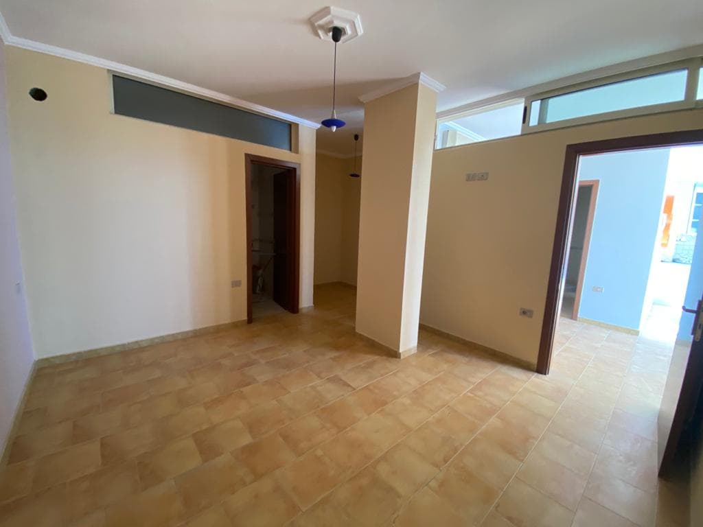 SHITET APARTAMENT 2+1 PERBALLE DETIT RRUGA PAVARESIA, PRANE HOTEL ADRIATIK, DURRES. 4
