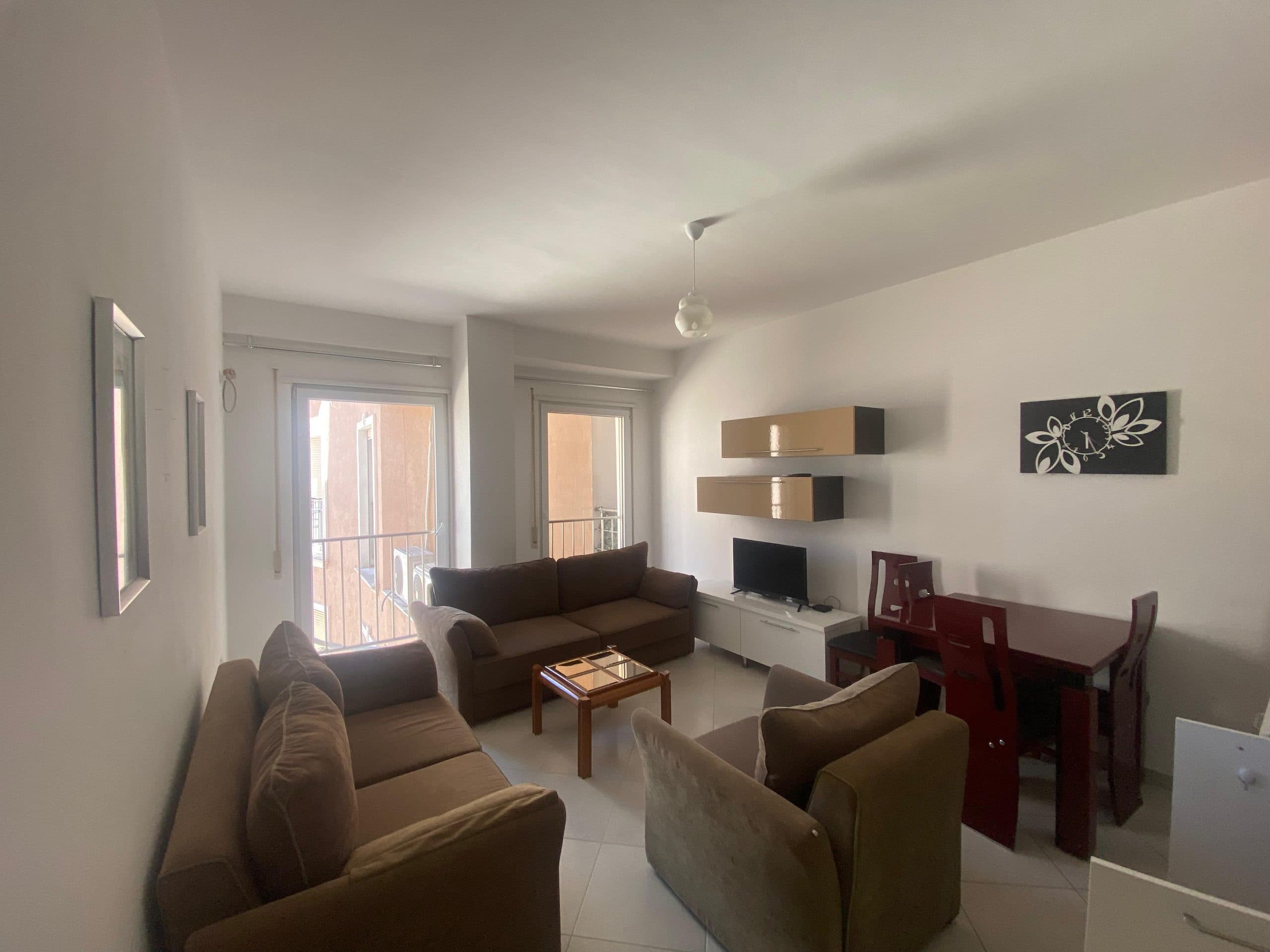 JEPET ME QERA APARTAMENT 1+1, VALUTA PRANE PASTICERI PELIKANI, DURRES