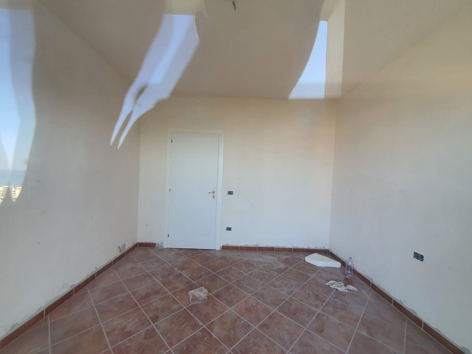 SHITET APARTAMENT 2+1 VILA E ZOGUT DURRES. 4
