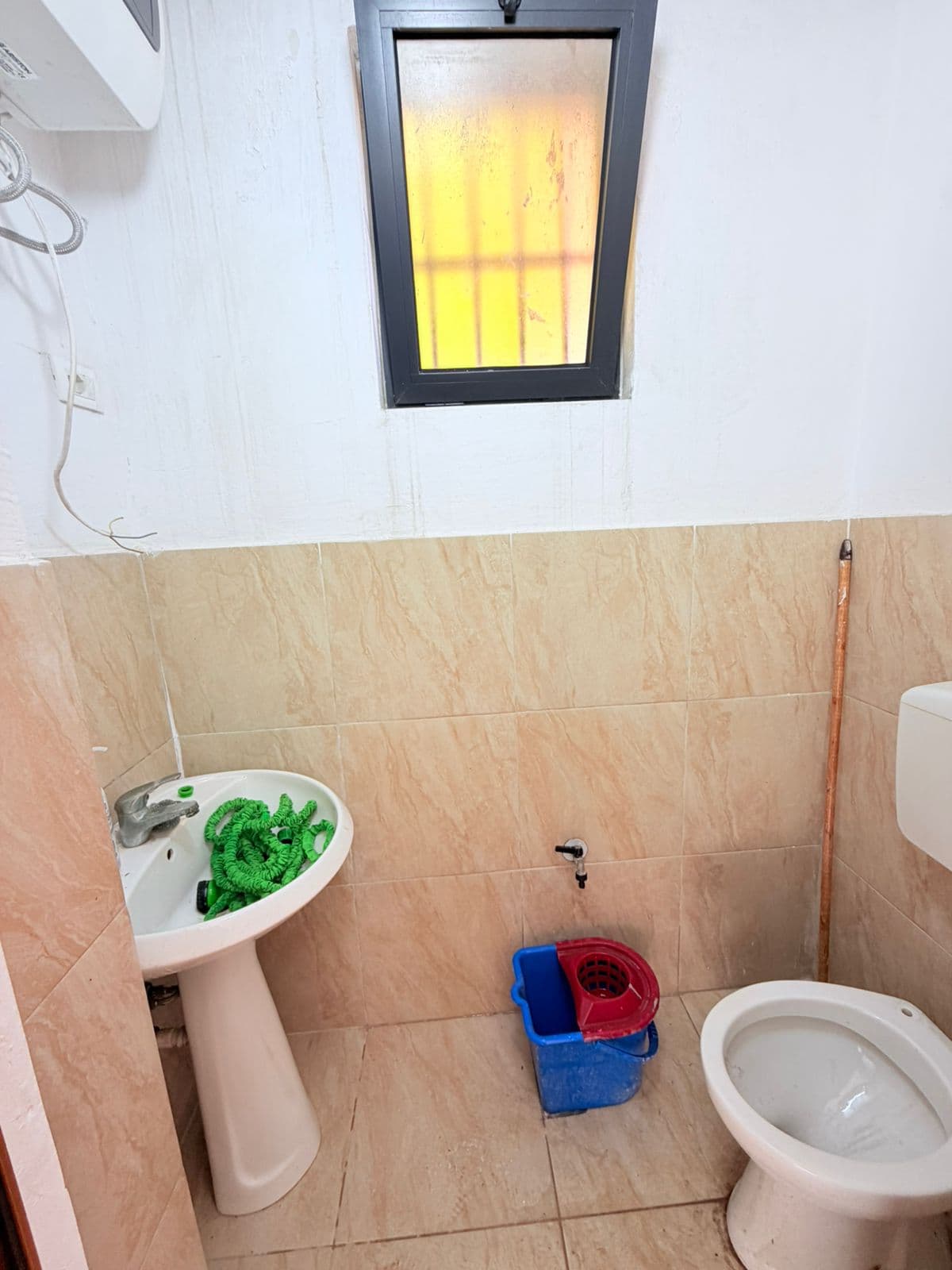 SHITET AMBIENT BIZNESI TEK RRUGA E PORTIT, DURRES 3