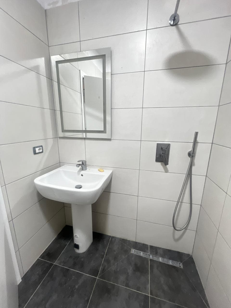 JEPET ME QERA GARSONIERE, BONITA RESIDENCE,GOLEM