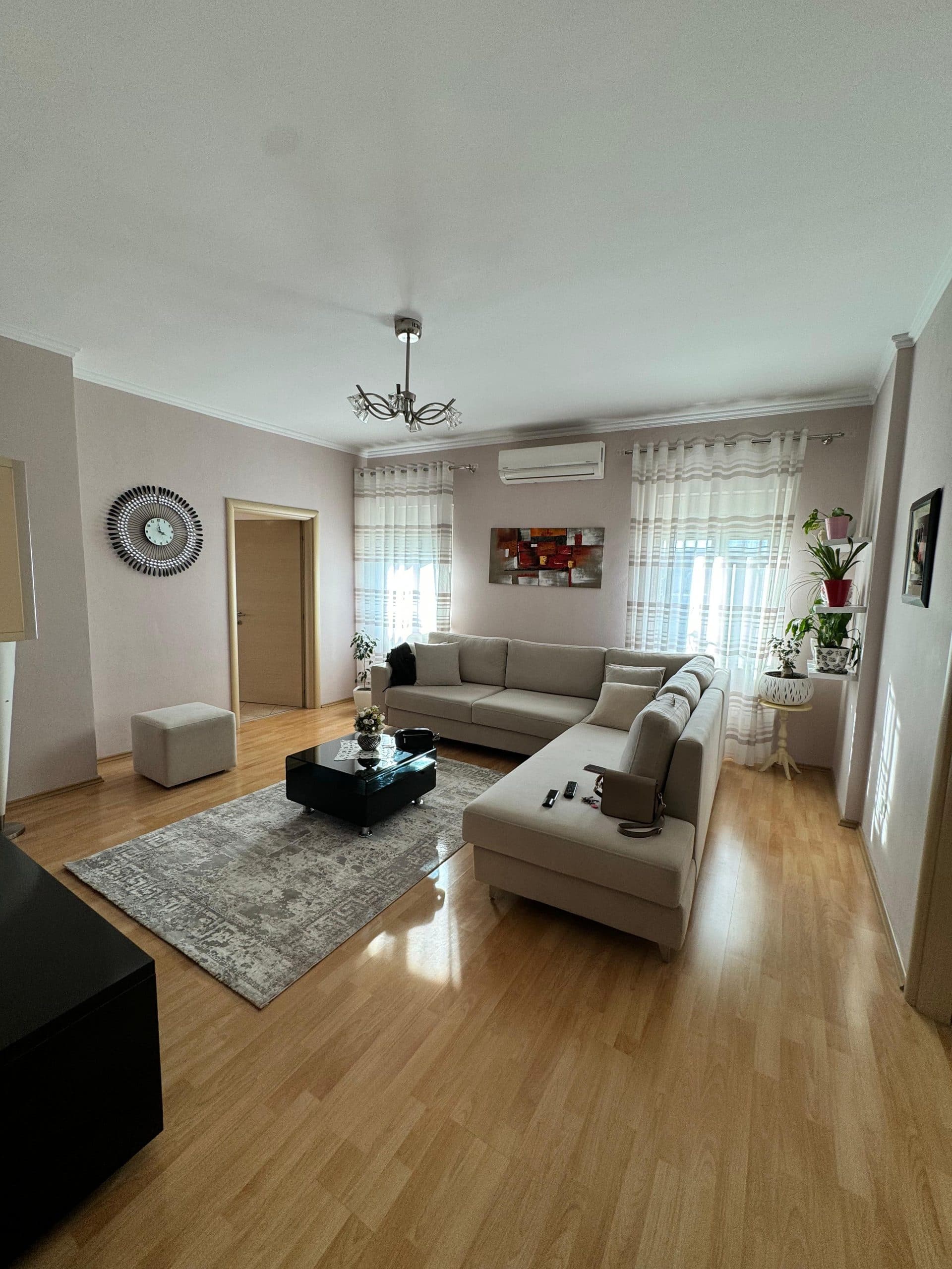 SHITET APARTAMENT 4+1, PRANE MUZEUMIT, LULISHTJA, DURRES.