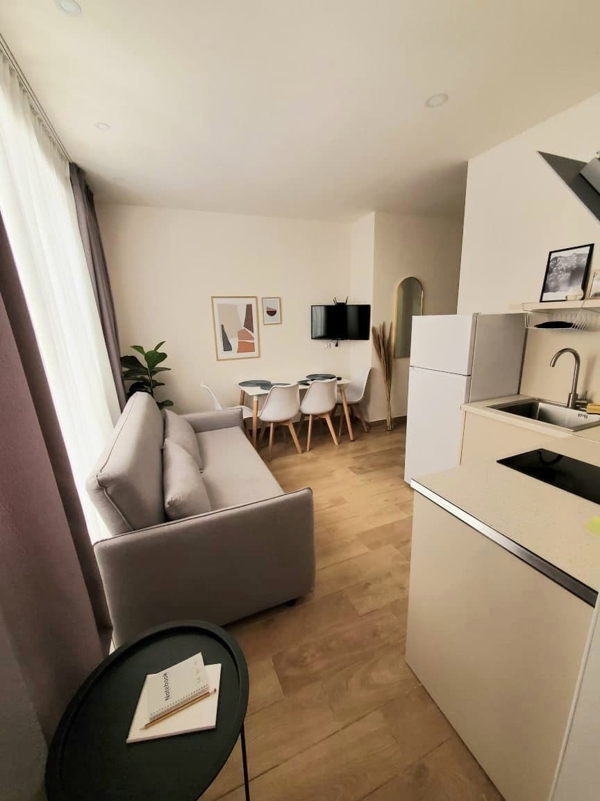 JEPET ME QERA APARTAMENT 1+1,PRANE HOTEL DOLCE VITA , DURRES. 3