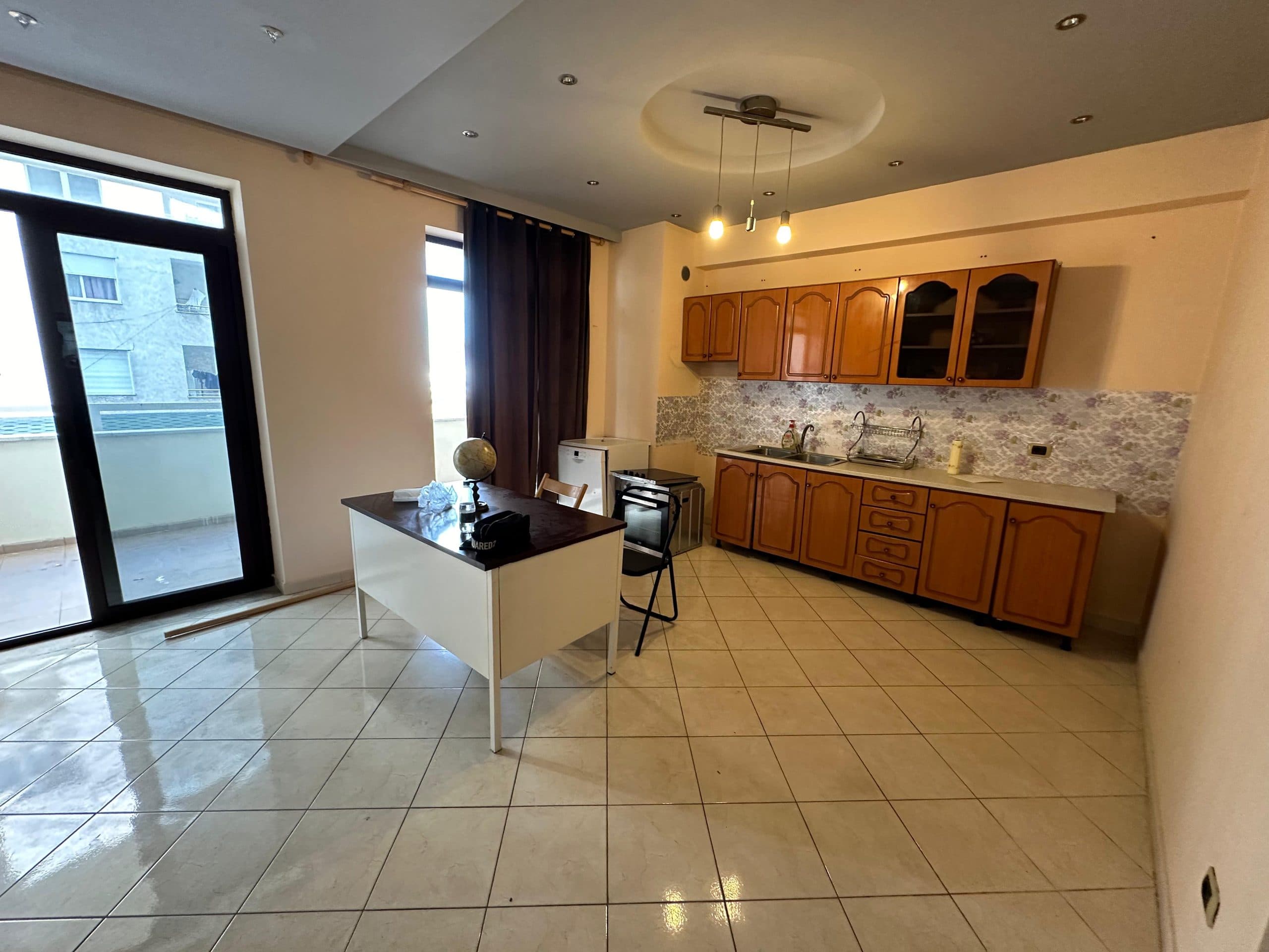 SHITET APARTAMENT 3+1, RRUGA RE E PORTIT, DURRES. 2