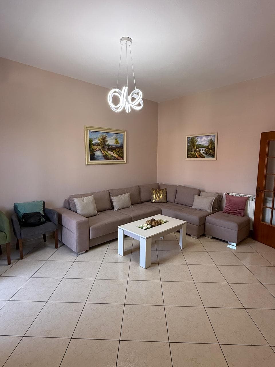 JEPET ME QERA APARTAMENT 2+1 SPITALIT DURRES