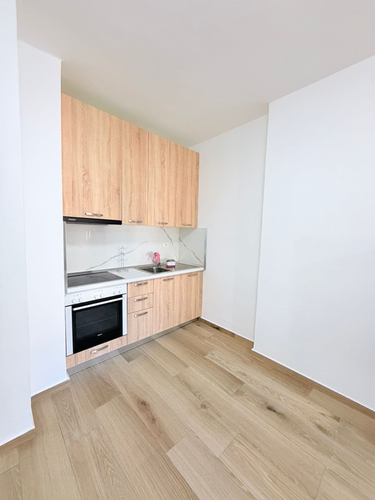 JEPET ME QERA APARTAMENT 2+1 TEK UJESJELLESI, DURRES 3