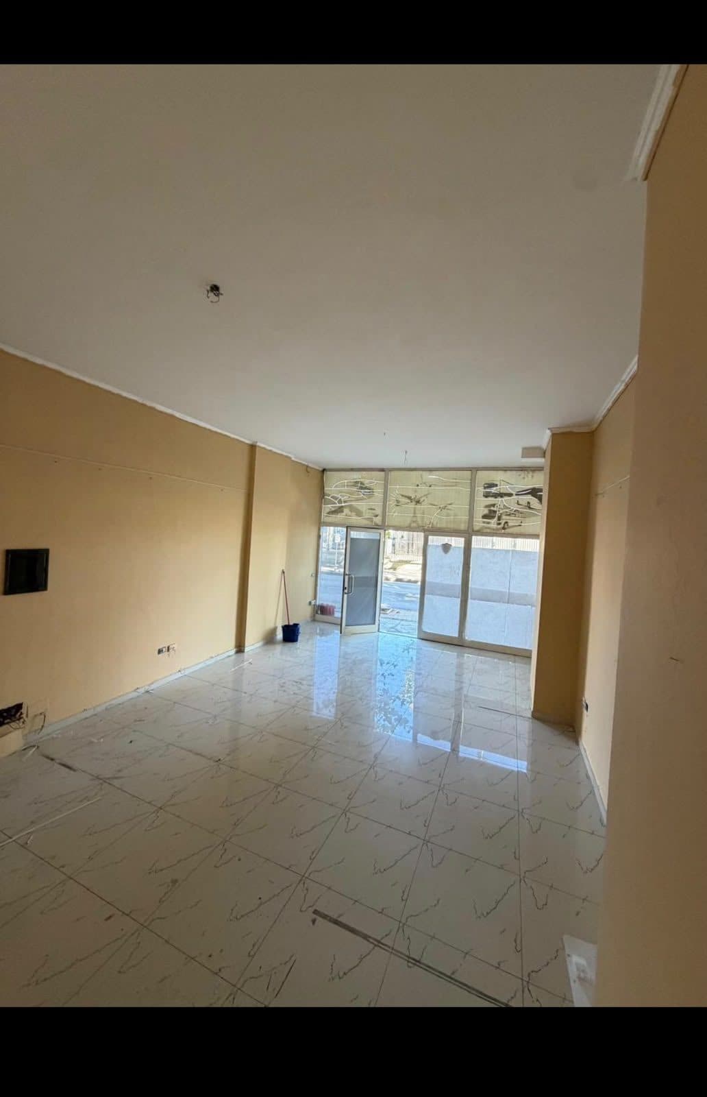 SHITET AMBIENT BIZNESI NE RRUGEN E PORTIT, DURRES 2