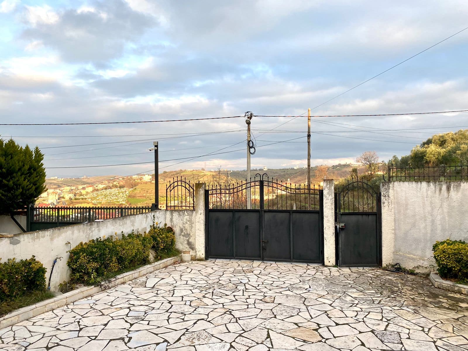 SHITET VILE 2 KATESHE ME PAMJE NGA DETI NE SHKALLNUR, DURRES.