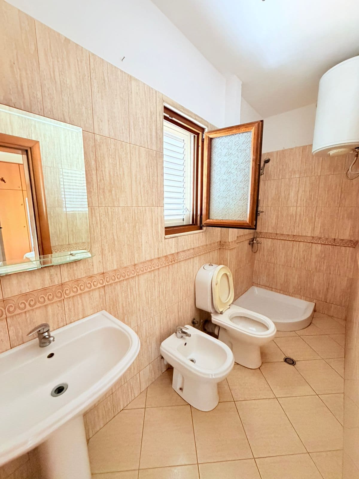 JEPET ME QERA APARTAMENT 3+1 ISH RAJONI I POLICISE, DURRES 4
