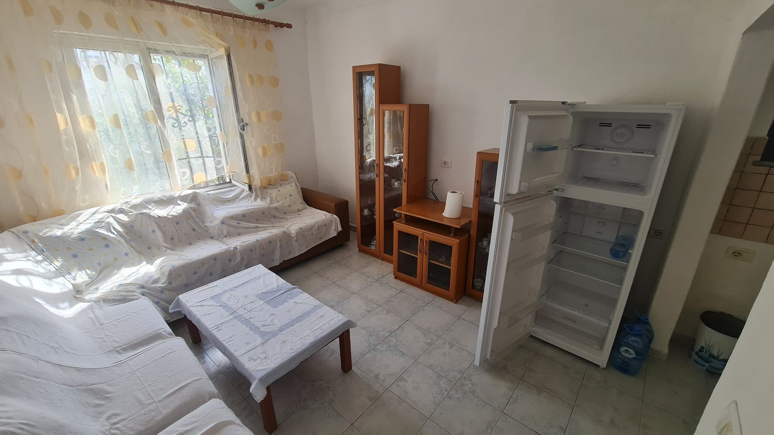 JEPET ME QERA SHTEPI PRIVATE, LAGJJA SEFER EFENDIU, DURRES.