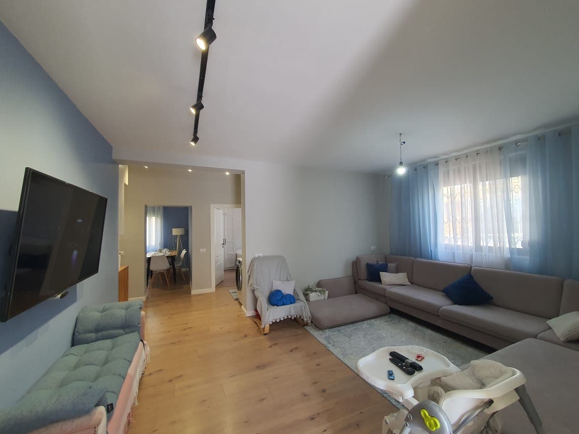 JEPET ME QERA SHTEPI PRIVATE, QENDER,DURRES. 2