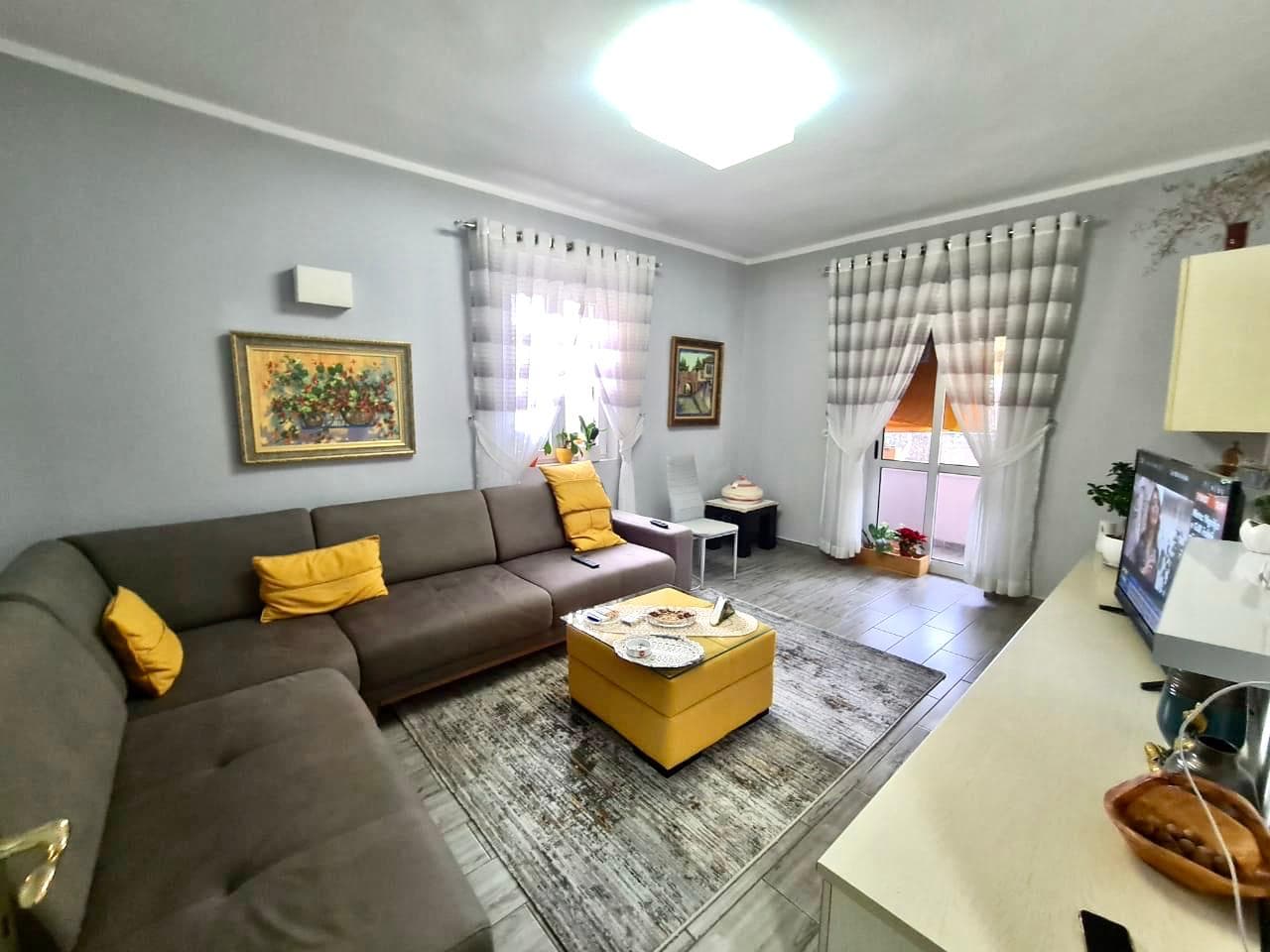 SHITET APARTAMENT 2+1 NE BULEVARDIN KRYESOR PERBALLE DYQANIT ADIDAS, DURRES.