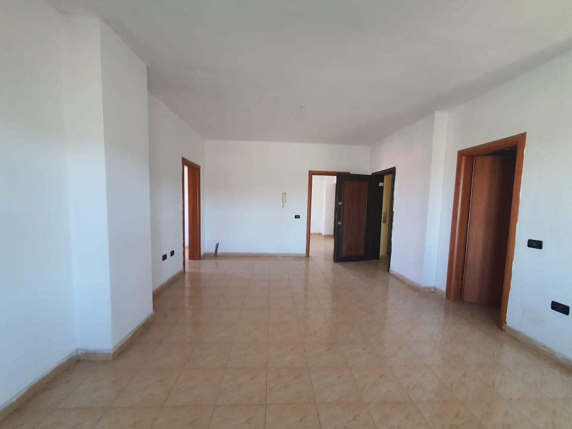 SHITET APARTAMENT 2+1+2 PRANE RROTES KUQE ,PLAZH ,DURRES.