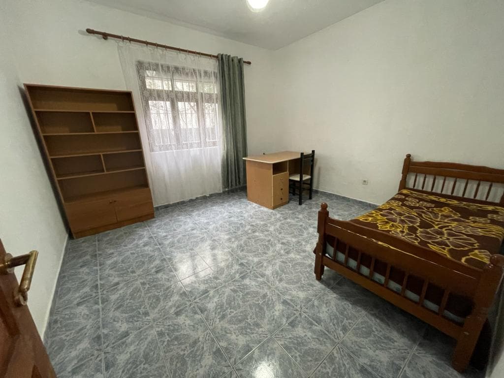 JEPET ME QERA KATI I 1 I NJE VILE TEK ISH-FIDANISHTJA, DURRES 3