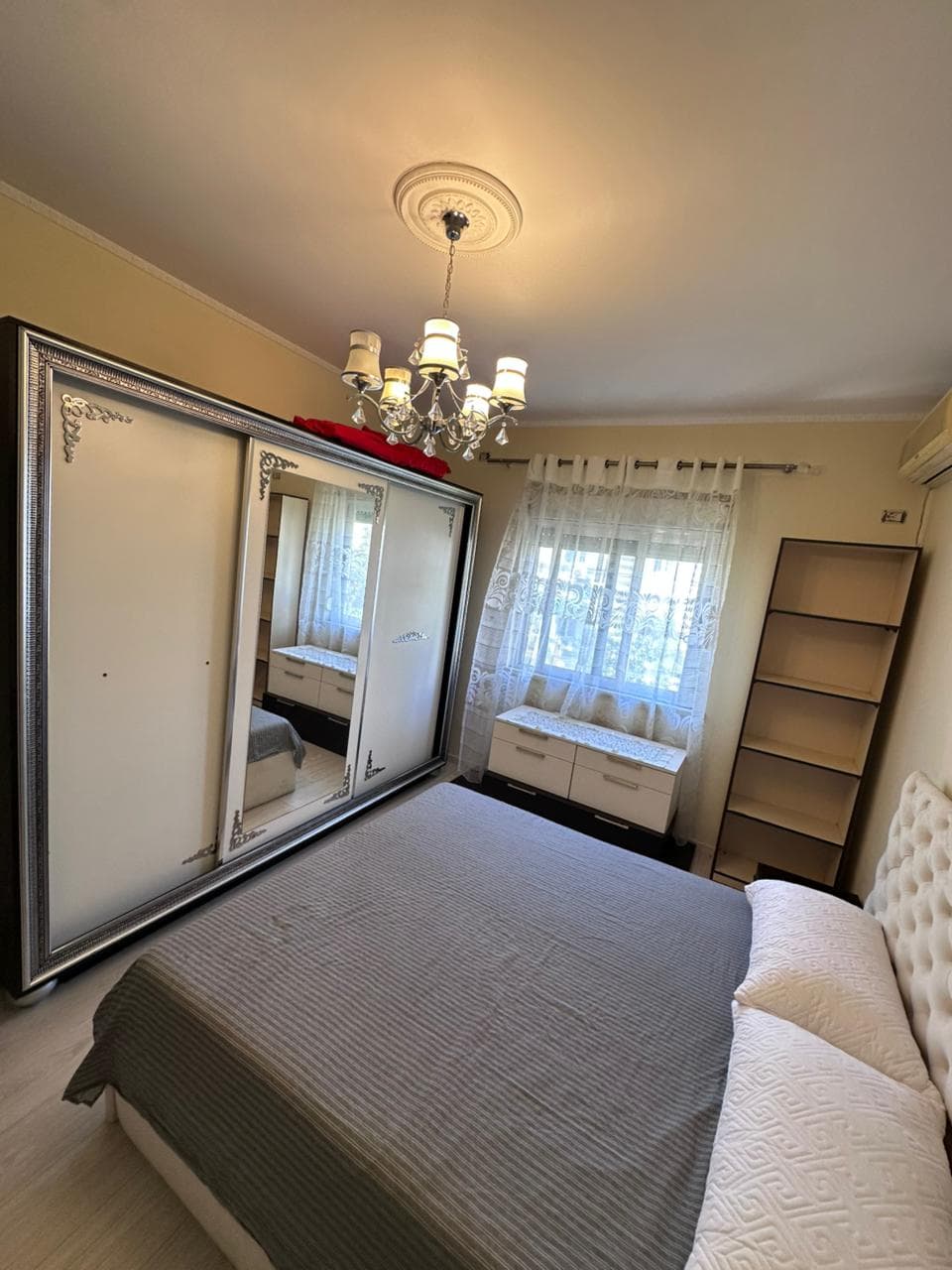 JEPET ME QERA APARTAMENT 2+1 PRANE GJYKATES, DURRES 2