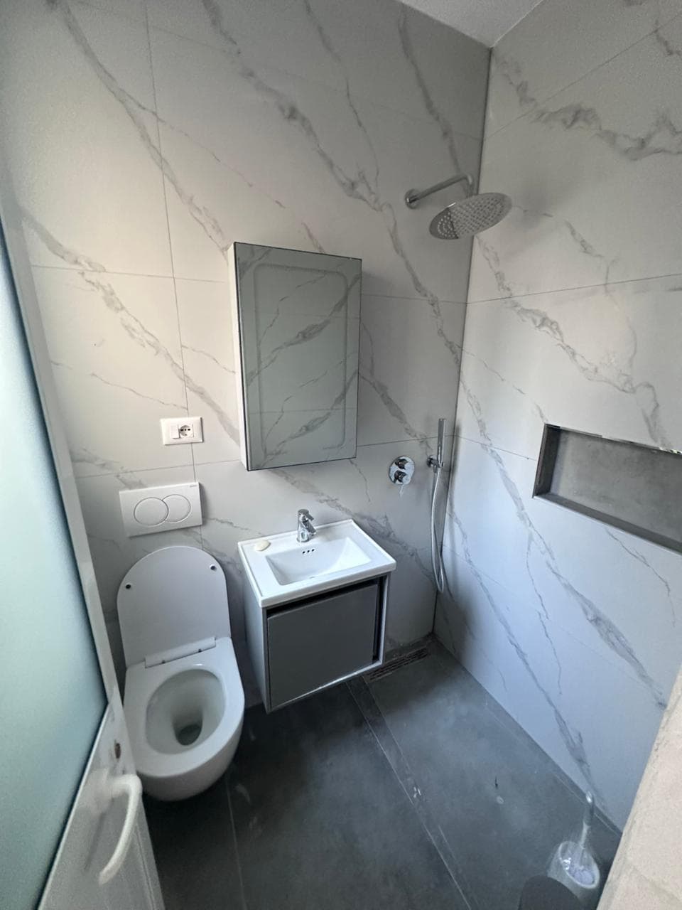 JEPET ME QERA APARTAMENT 2+1, PRANE GJYKATES, DURRES.