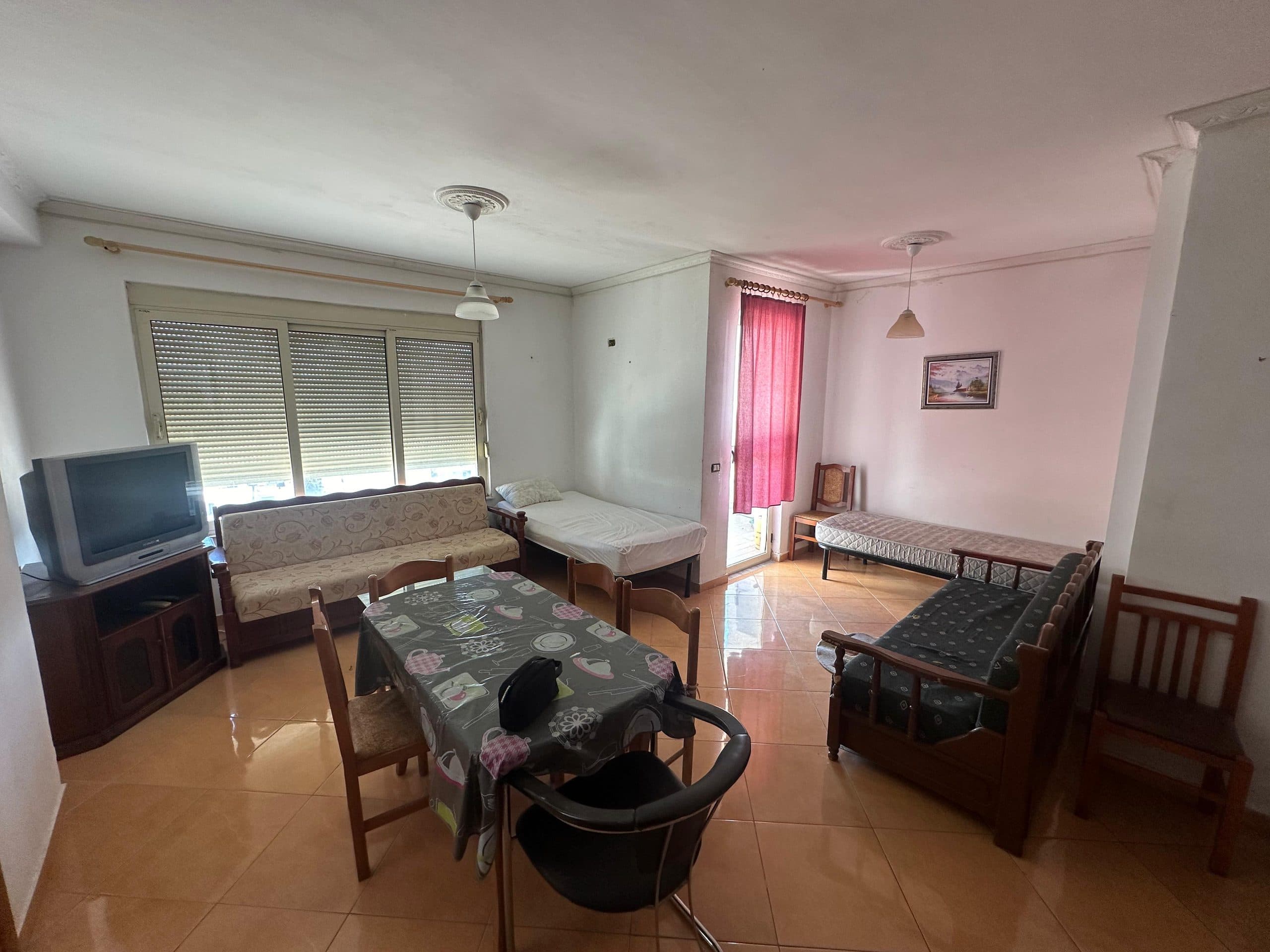 JEPET ME QERA APARTAMENT 1+1, PRANE ISH RAJONIT, DURRES.