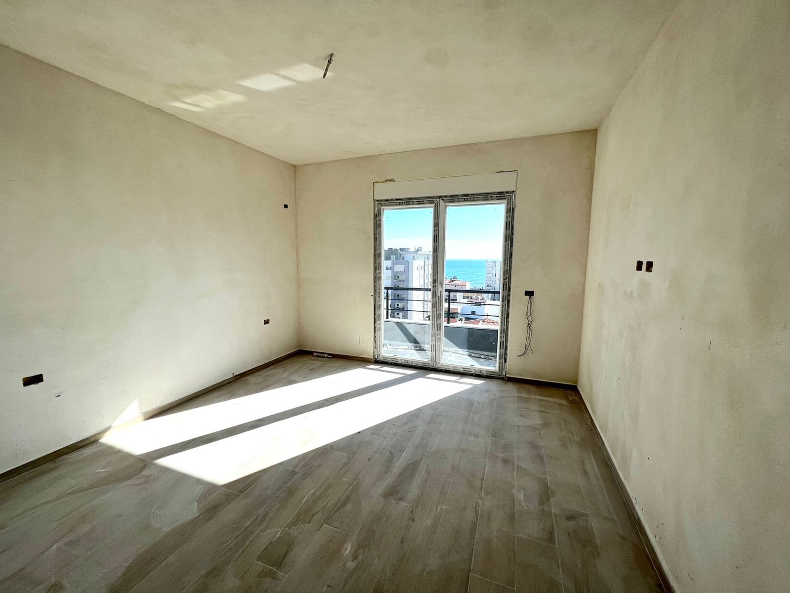 SHITET APARTAMENT 2+1+2 NE ILIRIA PLAZH, DURRES. 4