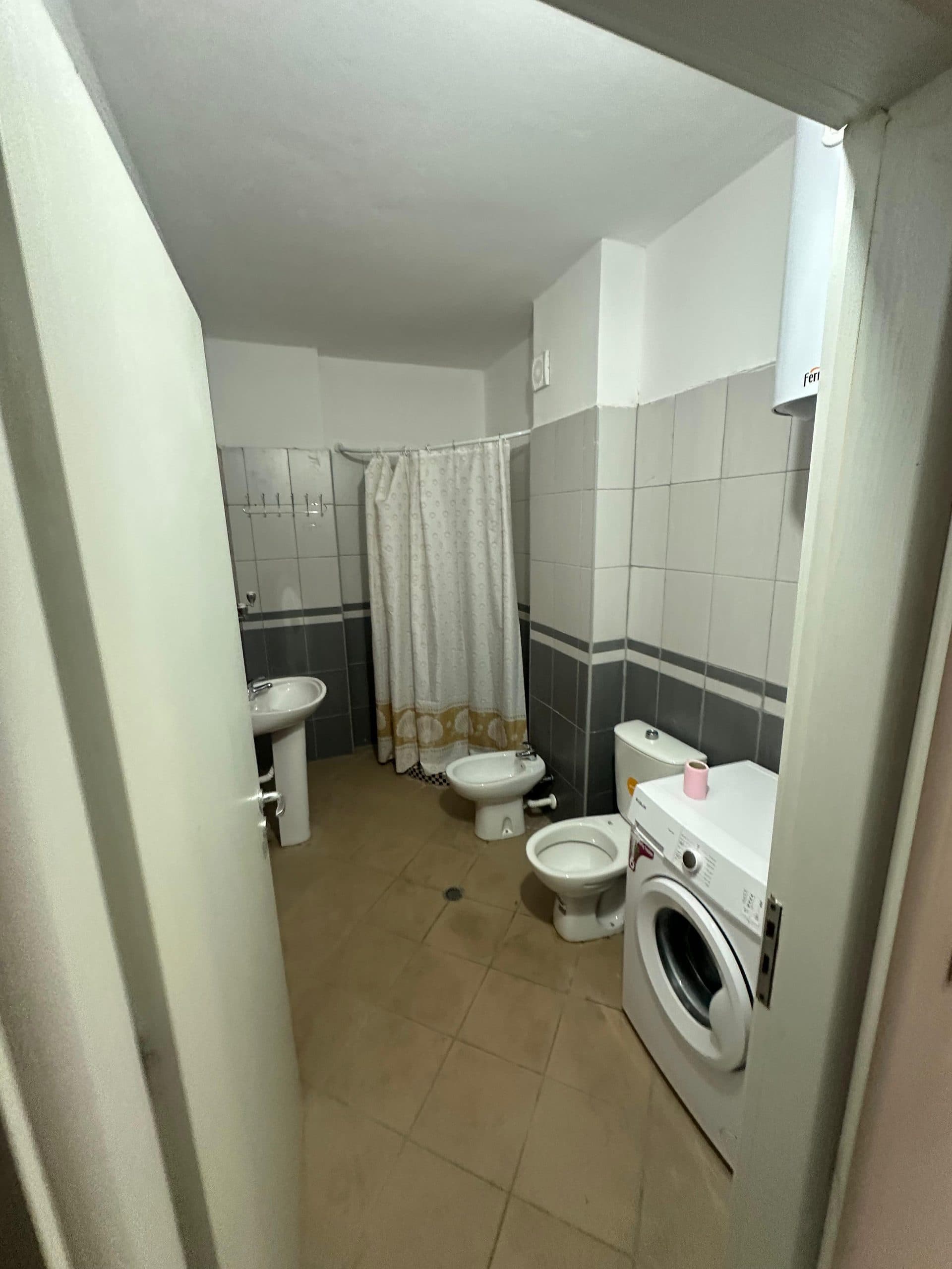 JEPET APARTAMENT ME QERA 1+1 MBRAPA GALAKTIKUT, DURRES. 4