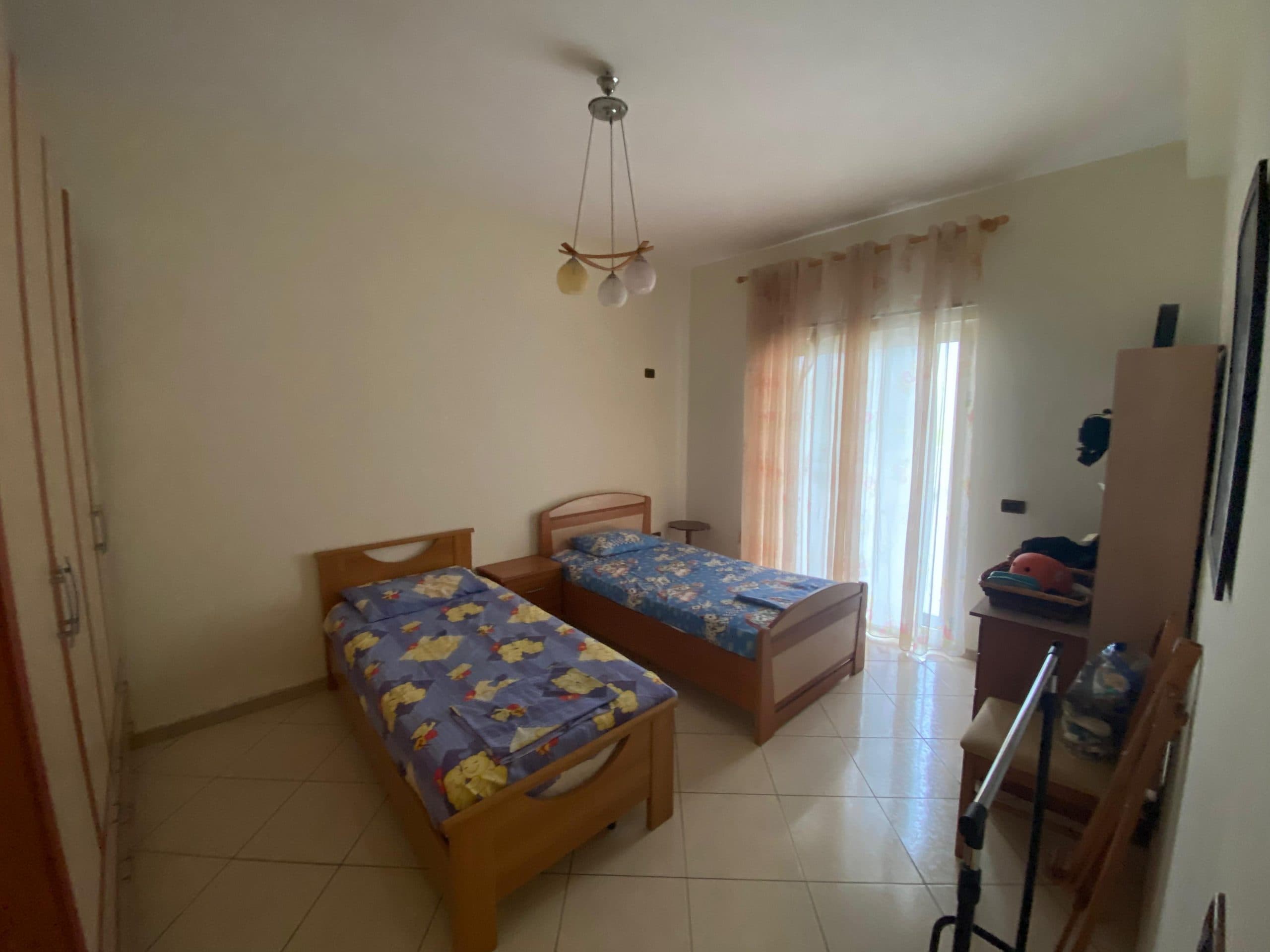 JEPET ME QERA APARTAMENT 2+1, PRANE SPITALIT, DURRES. 4