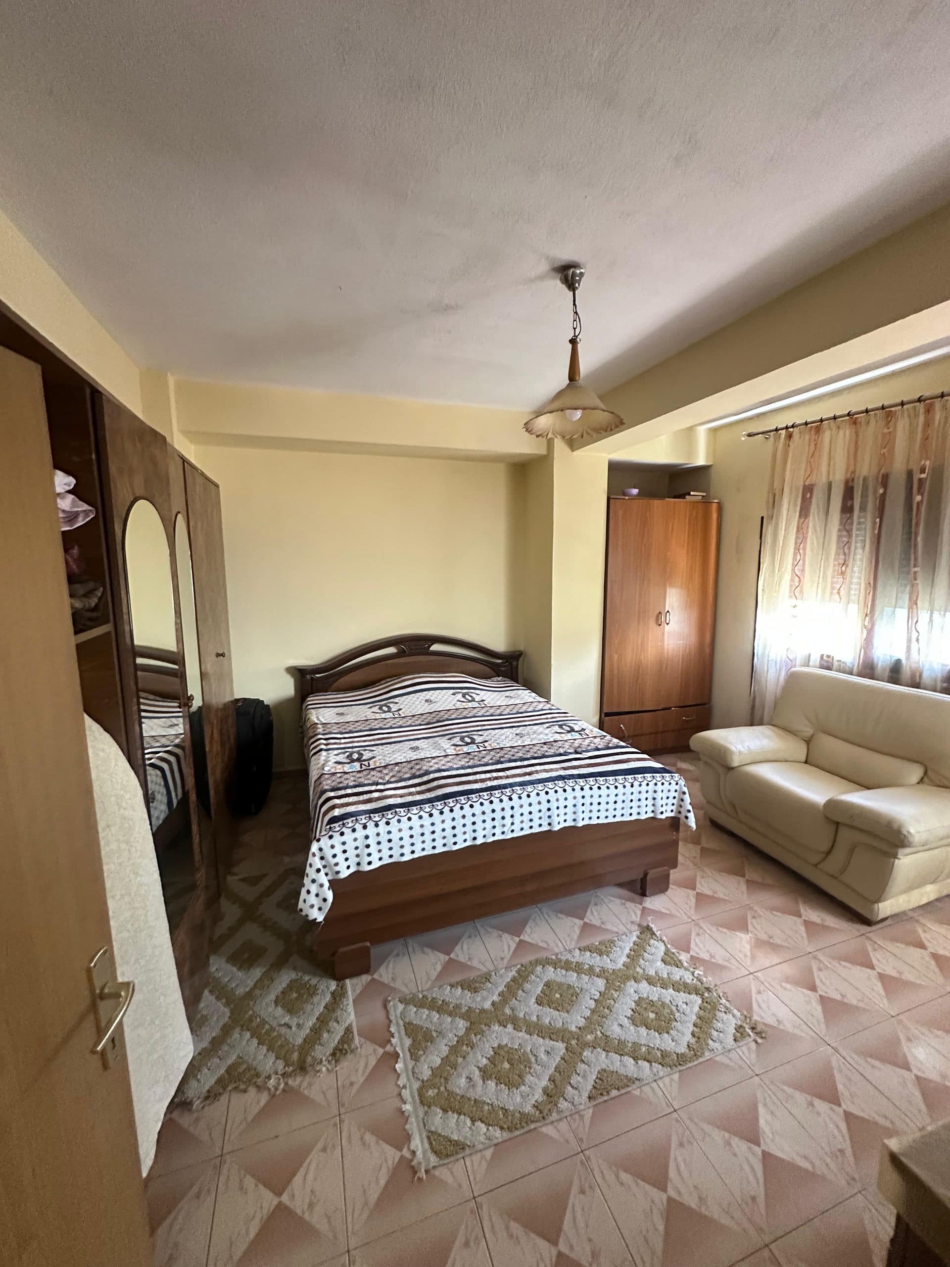 JEPET ME QERA APARTAMENT 1+1, PRANE SHKOLLES 2 GJELAT, DURRES. 4