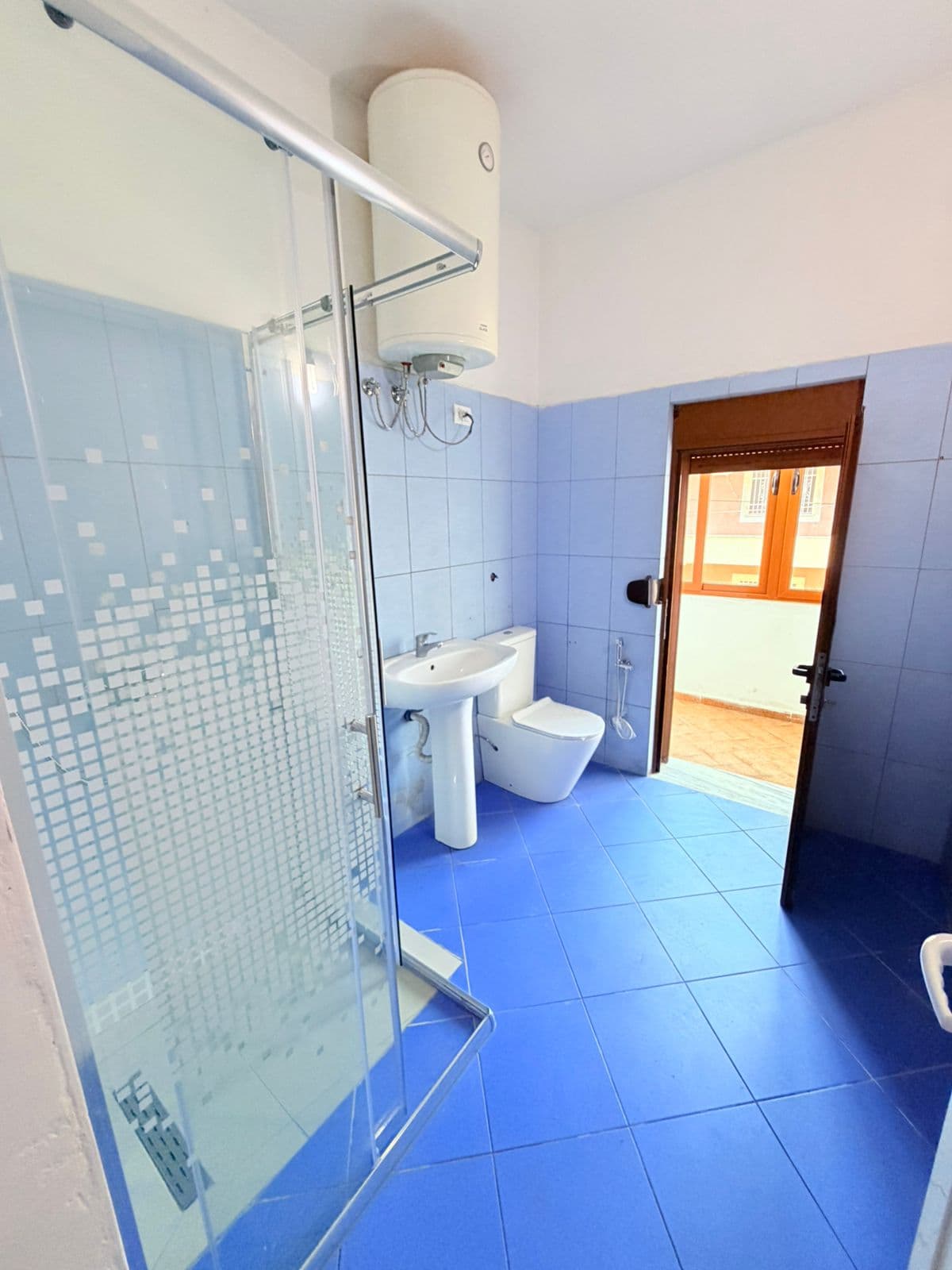 JEPET ME QERA APARTAMENT 2+1 PRANE GALAKTIKUT, DURRES 3