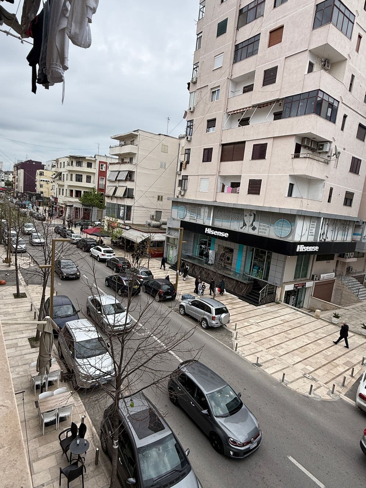 JEPET ME QERA AMBIENT BIZNESI PRANE FLAGSHIP CENTER DURRES