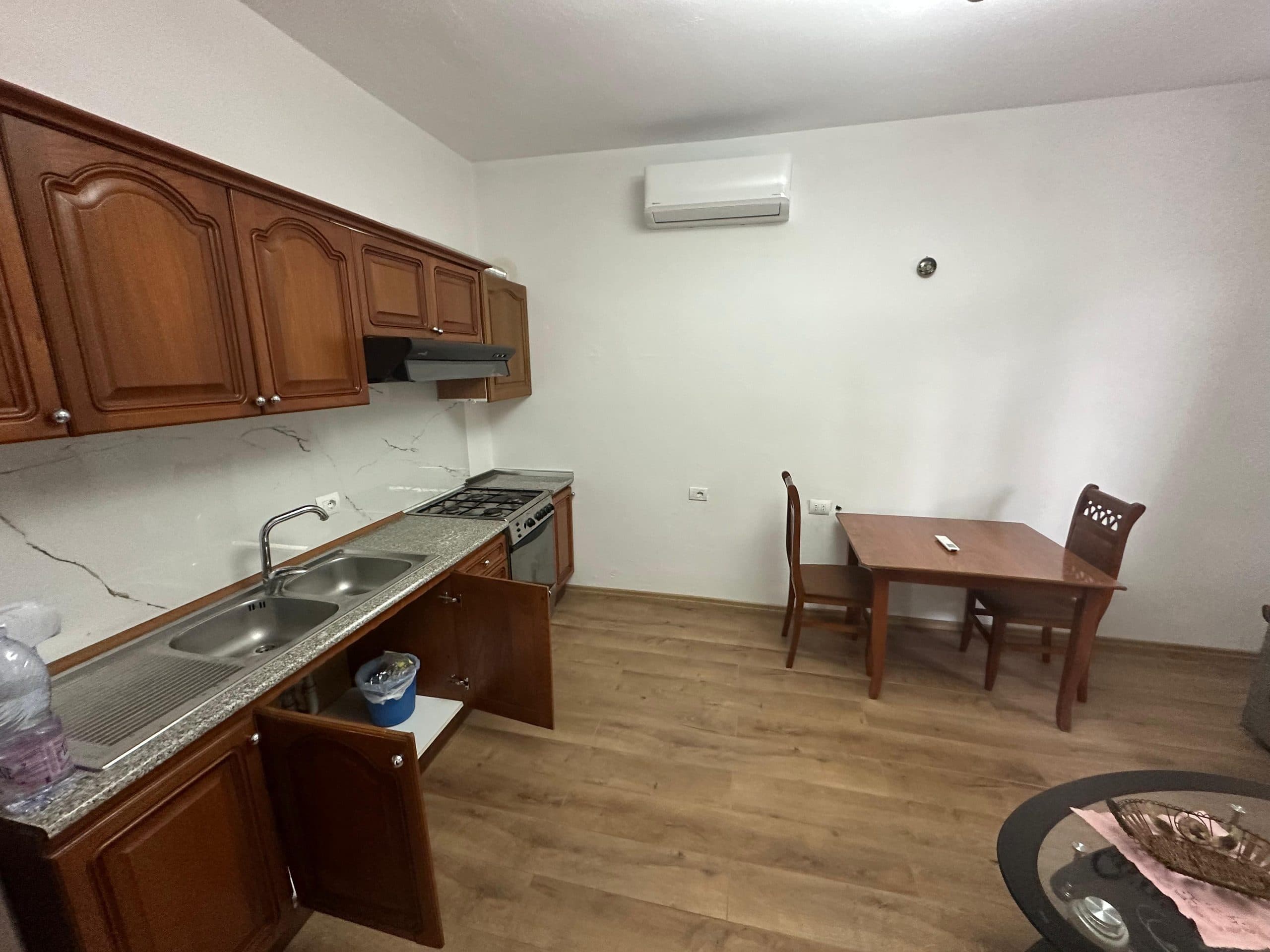 JEPET ME QERA APARTAMENT 1+1, HEKURUDHA PLAZH, DURRES. 2