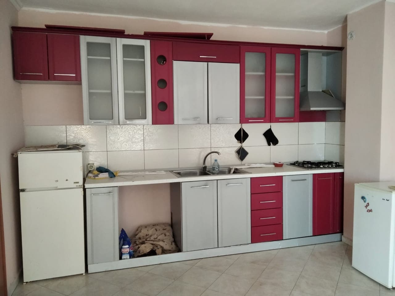 SHITET APARTAMENT 1+1 PRANE ISH URT , DURRES . 2