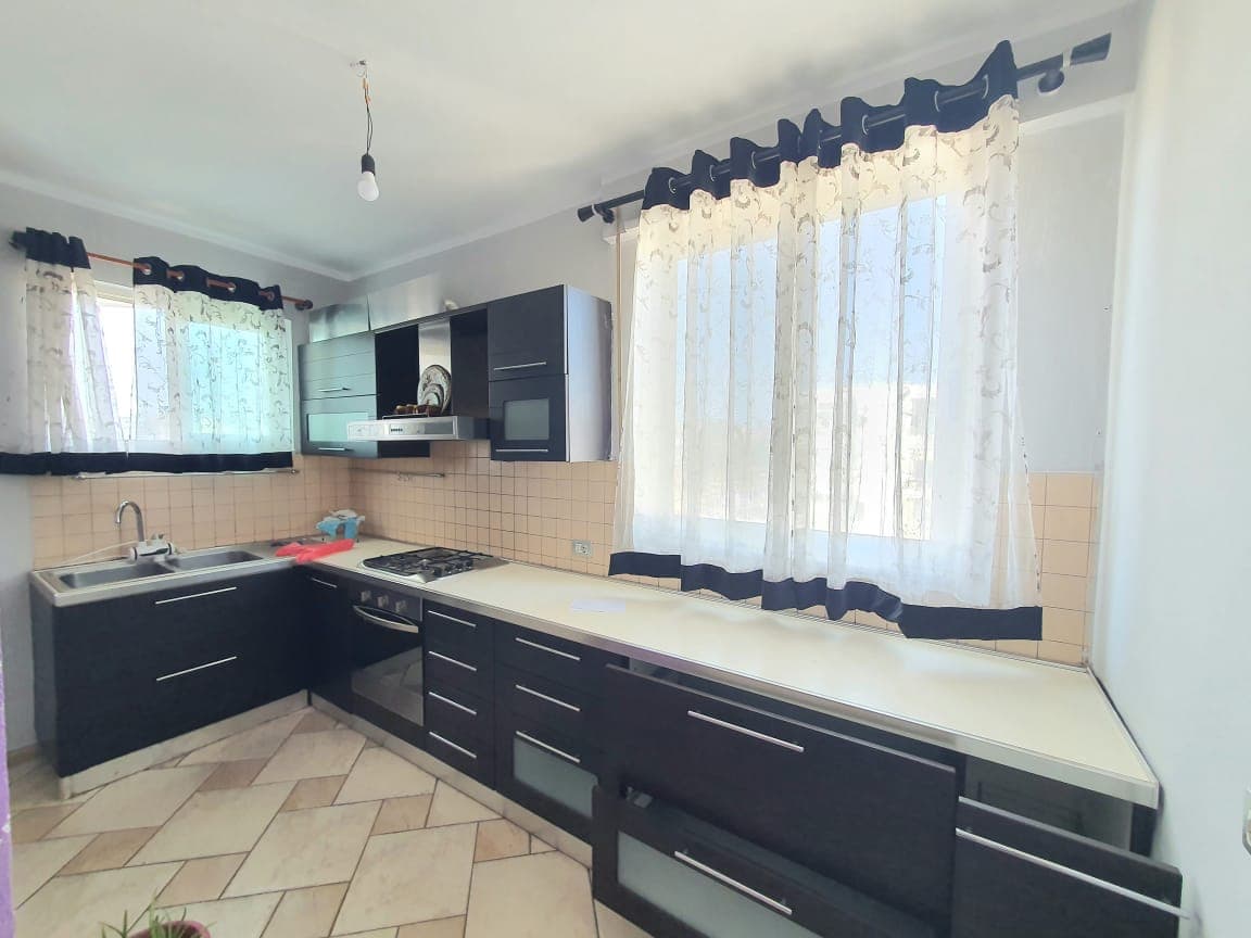 SHITET APARTAMENT 2+1 PRANE SHKOLLES EFTALI KOCI,DURRES. 4