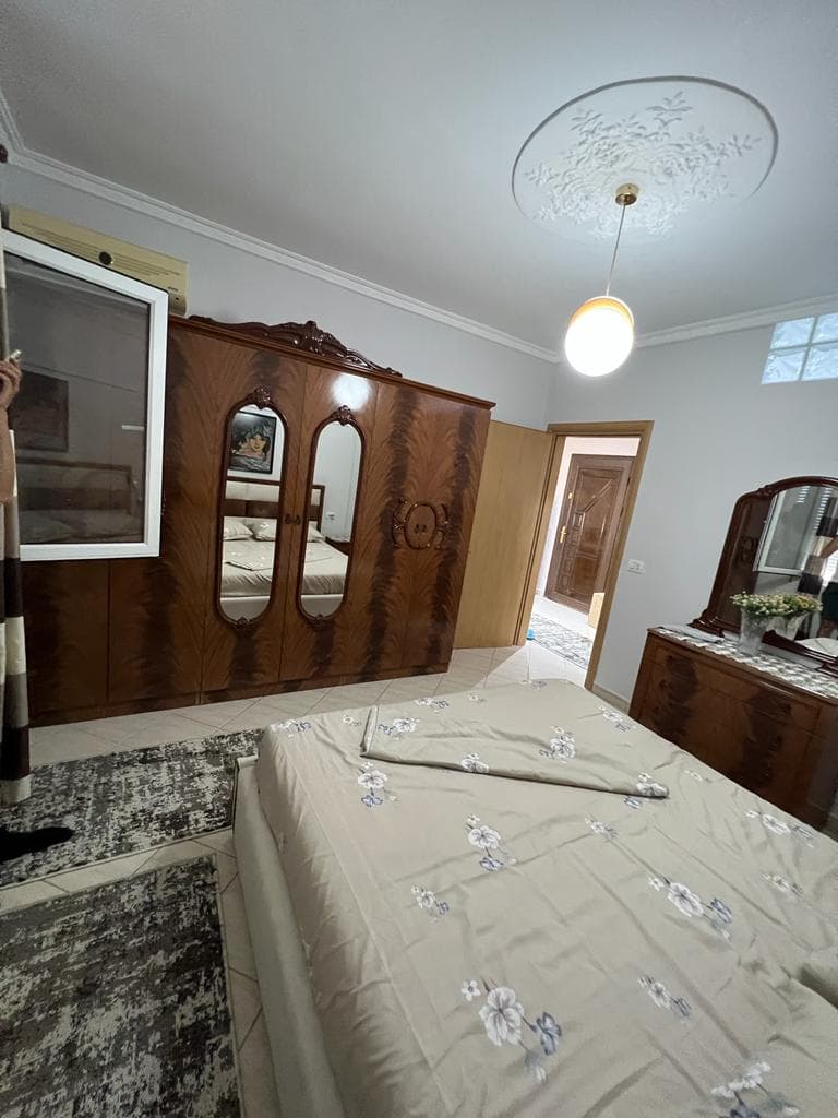 SHITET APARTAMENT 1+1 PRANE PASTICERI PELIKAN PLAZH,DURRES. 4