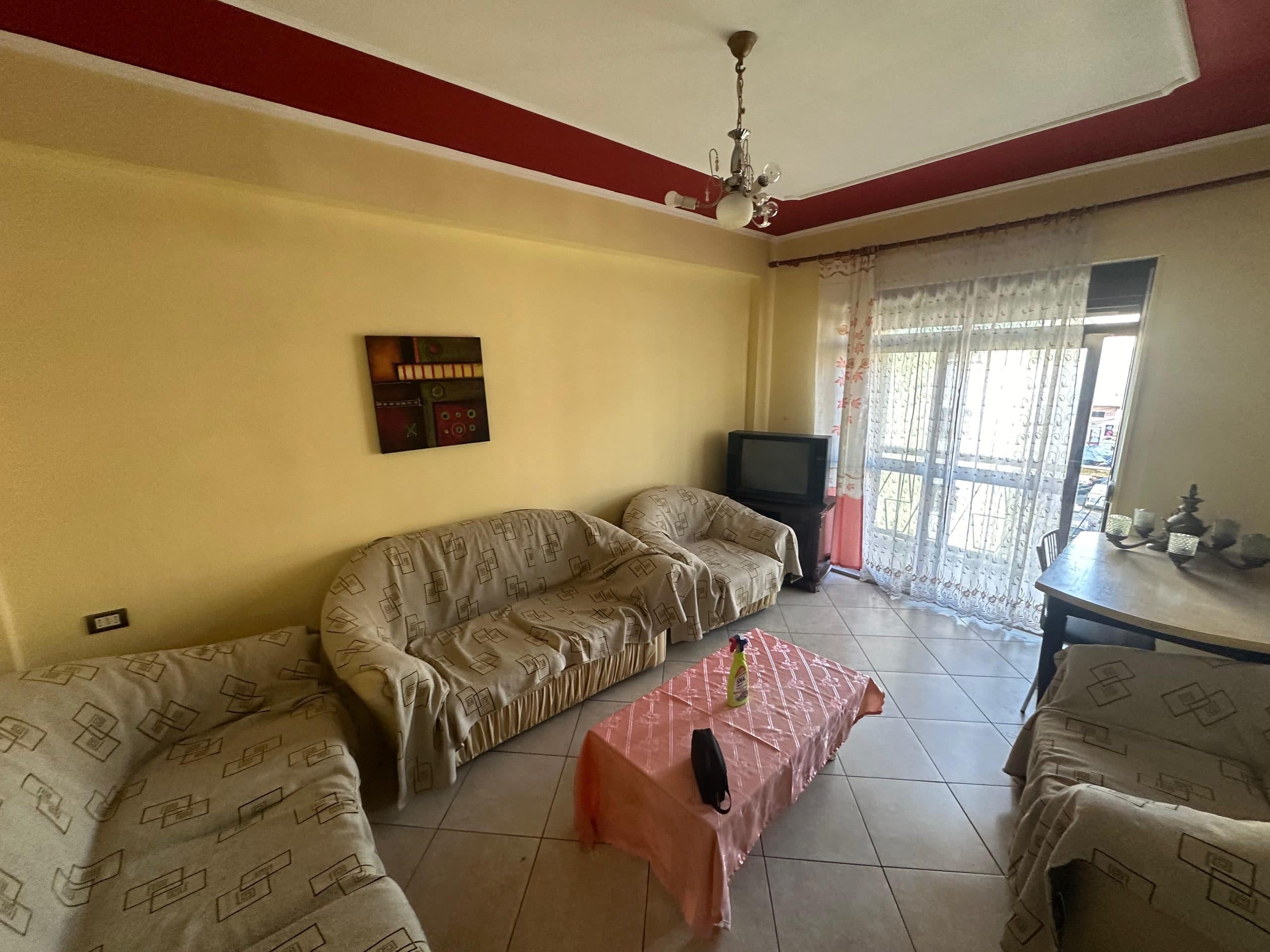 JEPET ME QERA APARTAMENT 1+1, PRANE GJYKATES, DURRES. 2