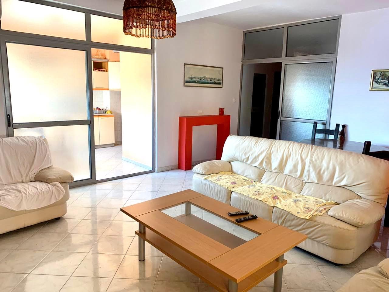 SHITET APARTAMENT 3+1 ME PAMJE NGA DETI NE VOLLGA, PRANE RESTORANT COLOMBIA, DURRES. 2