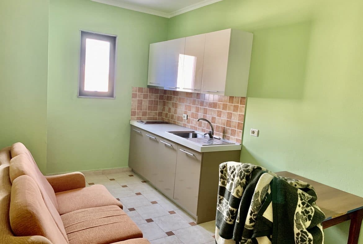 JEPET ME QERA GARSIONERE BUZE DETIT PLAZH,DURRES!