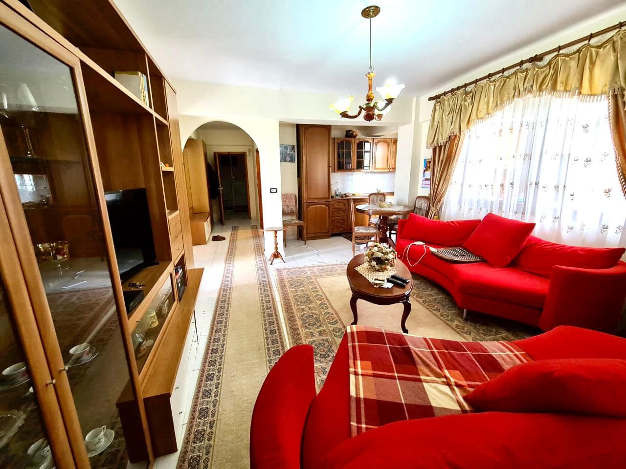 SHITET APARTAMENT 3+1 PRANE SHKOLLES GREKE, VOLLGA, DURRES.